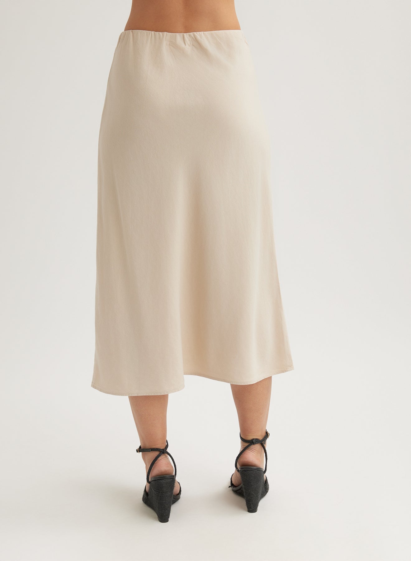 Bella DahlBias Midi Skirt - Linen SandBottoms