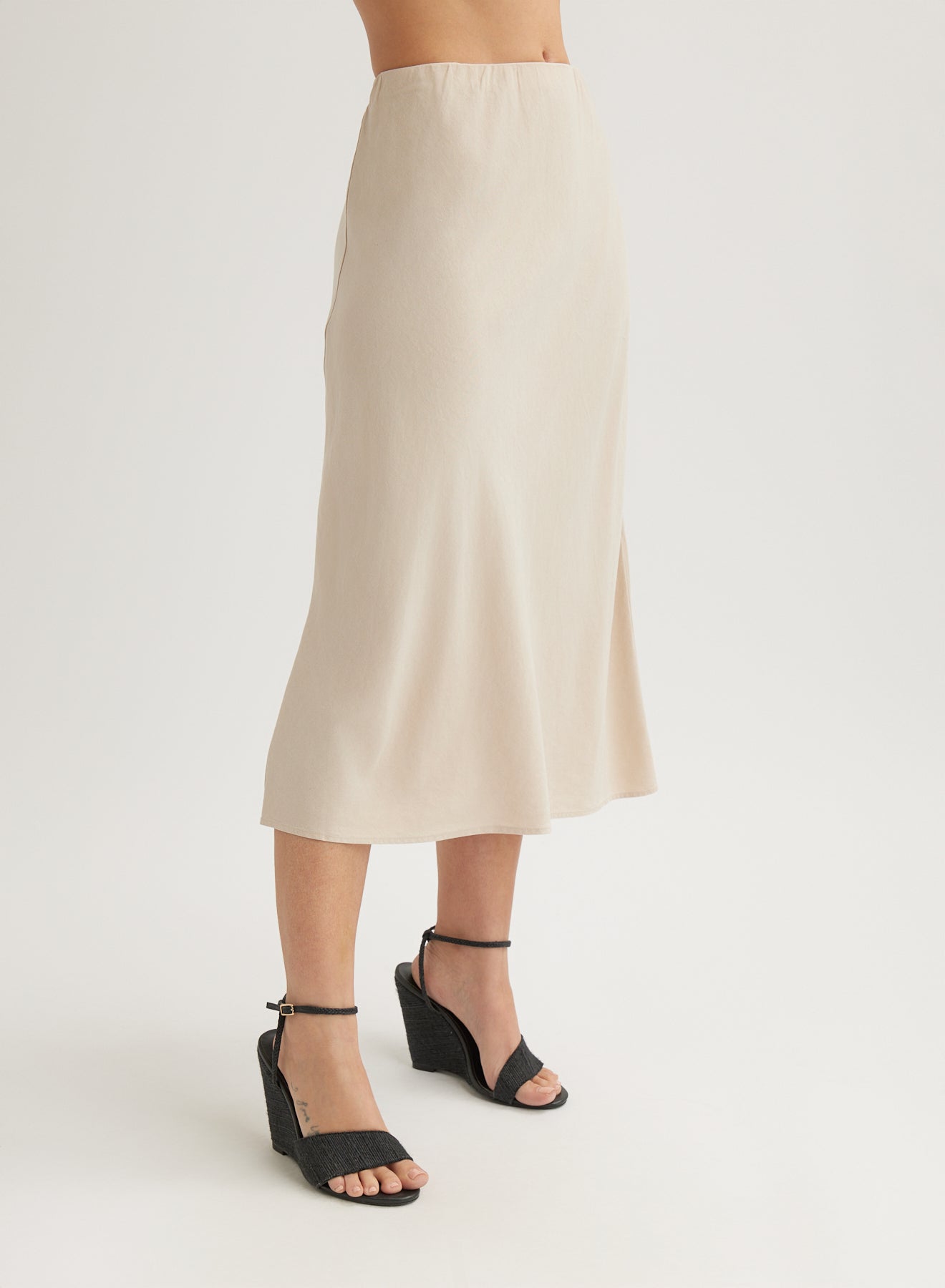 Bella DahlBias Midi Skirt - Linen SandBottoms