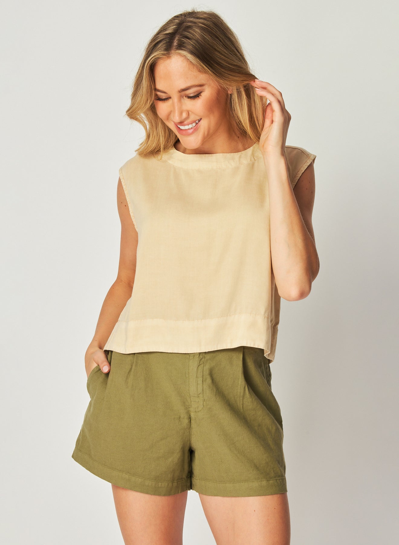 Bella DahlBoxy Button Back Top - Summer KhakiTops