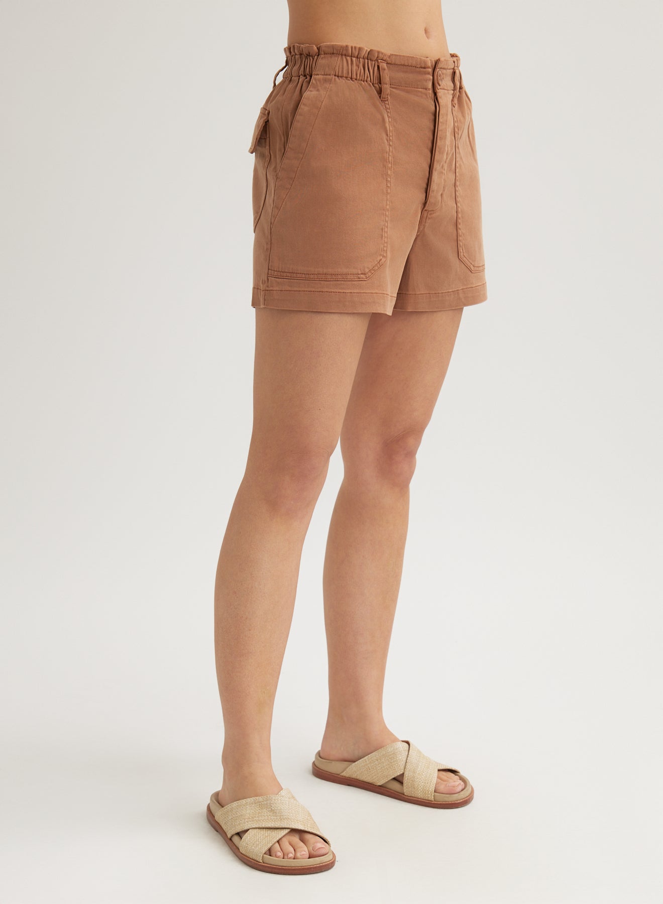 Bella DahlCallie Ruffle Short - Terracotta BrownBottoms