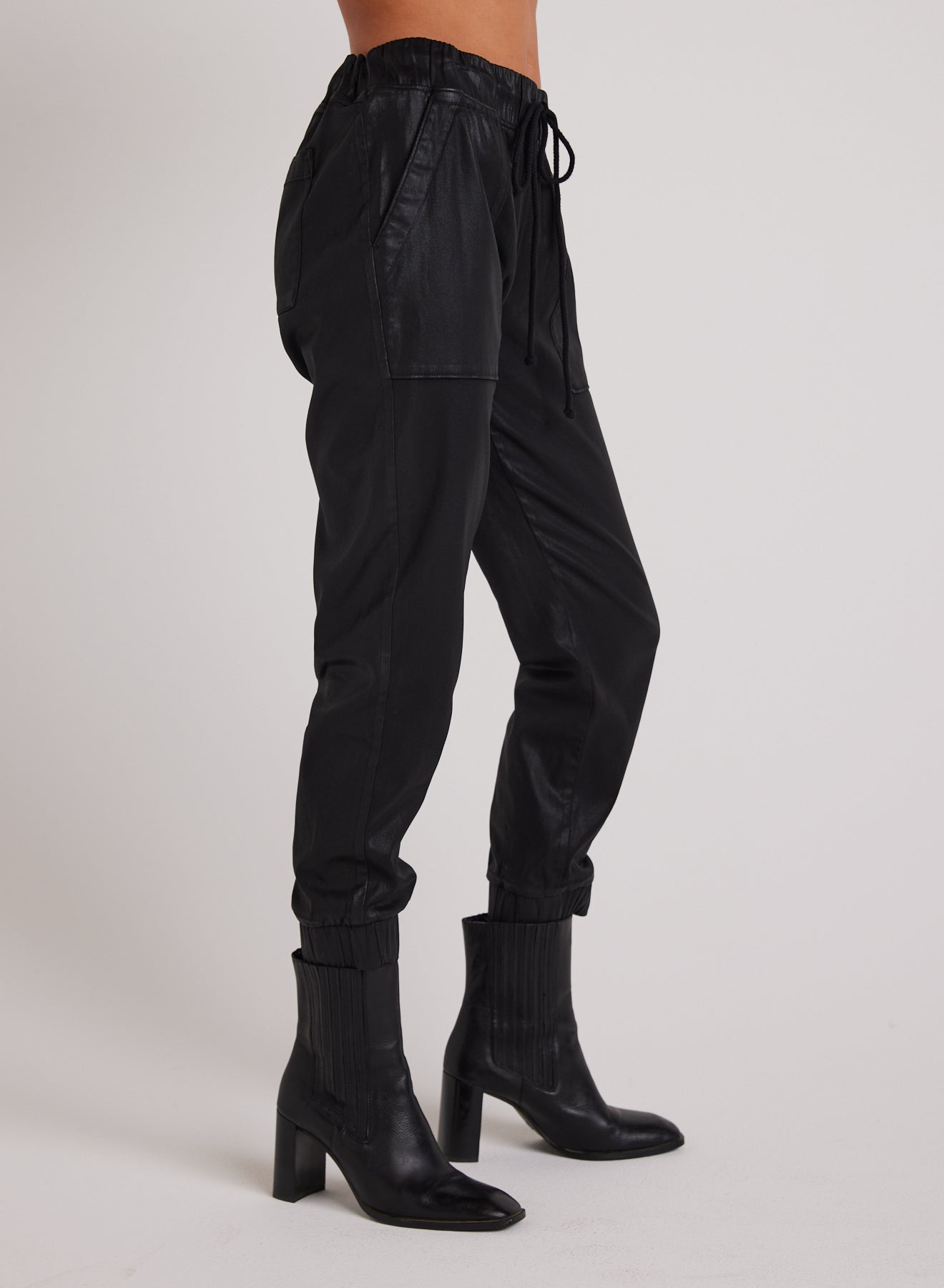 Bella DahlChelsea Luxe Pocket Jogger - BlackBottoms