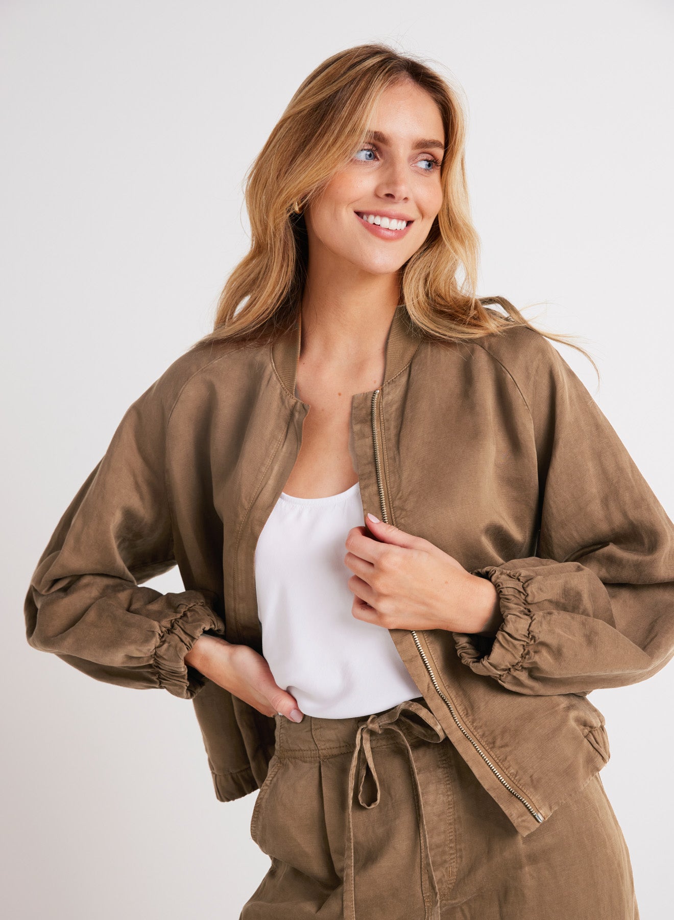 Bella DahlChole Clean Bomber Jacket - Topaz BrownSweaters & Jackets