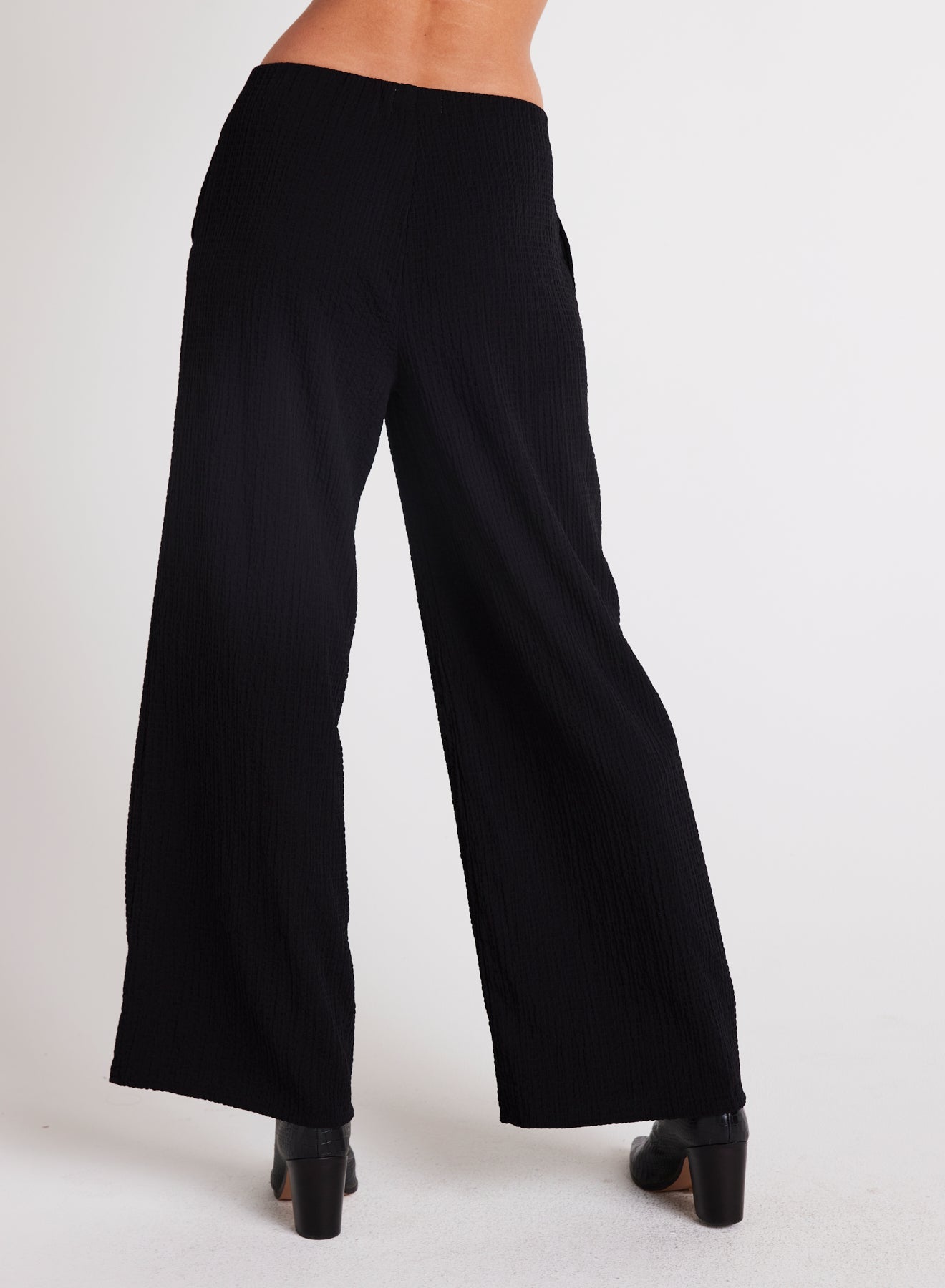 Bella DahlClean Wide Leg Pant - BlackBottoms