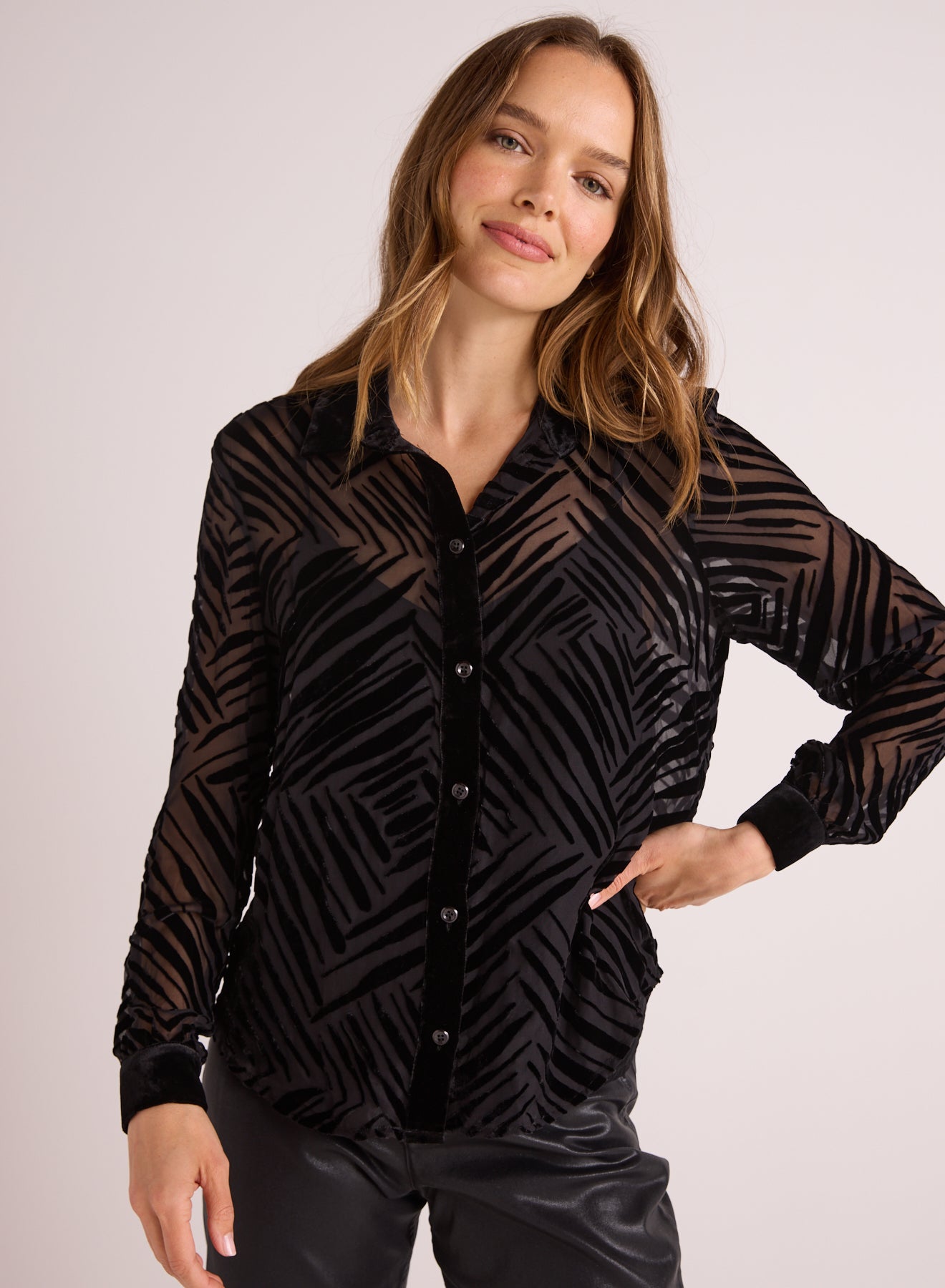 Bella DahlContrast Button Down - BlackTops