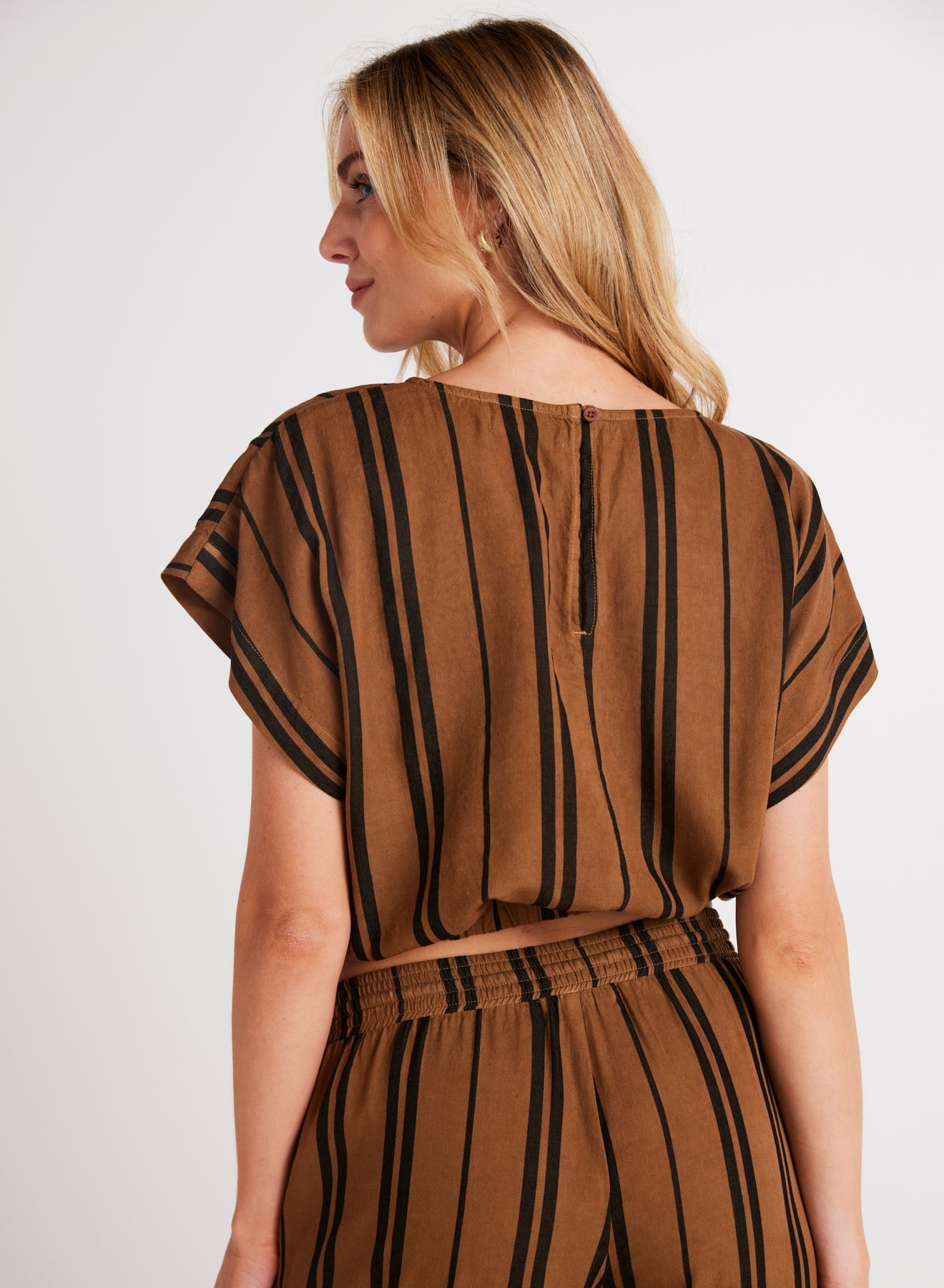 Bella DahlElastic Waist Blouse - Gilded BrownTops