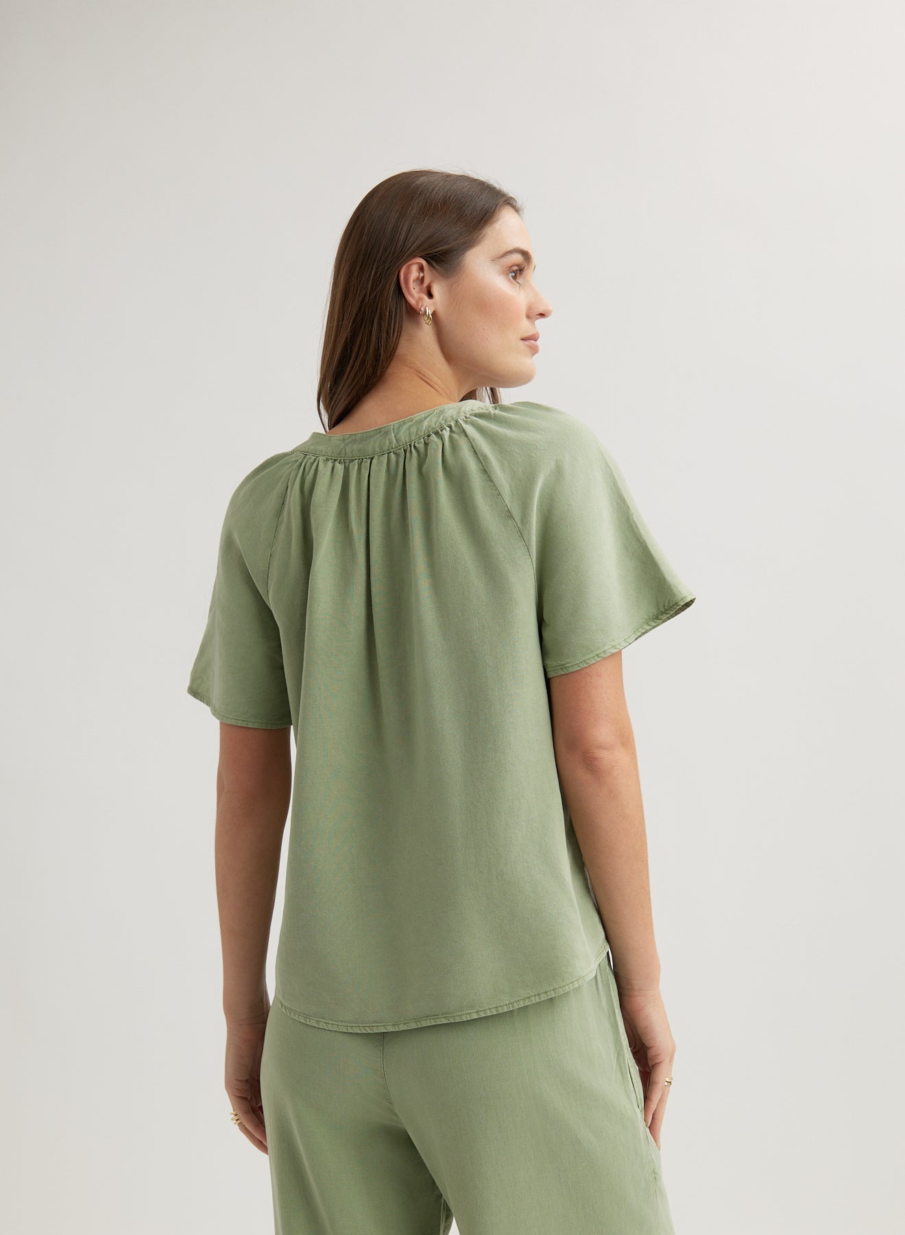 Bella DahlFlowy Short Sleeve Pullover - Olive GroveTops