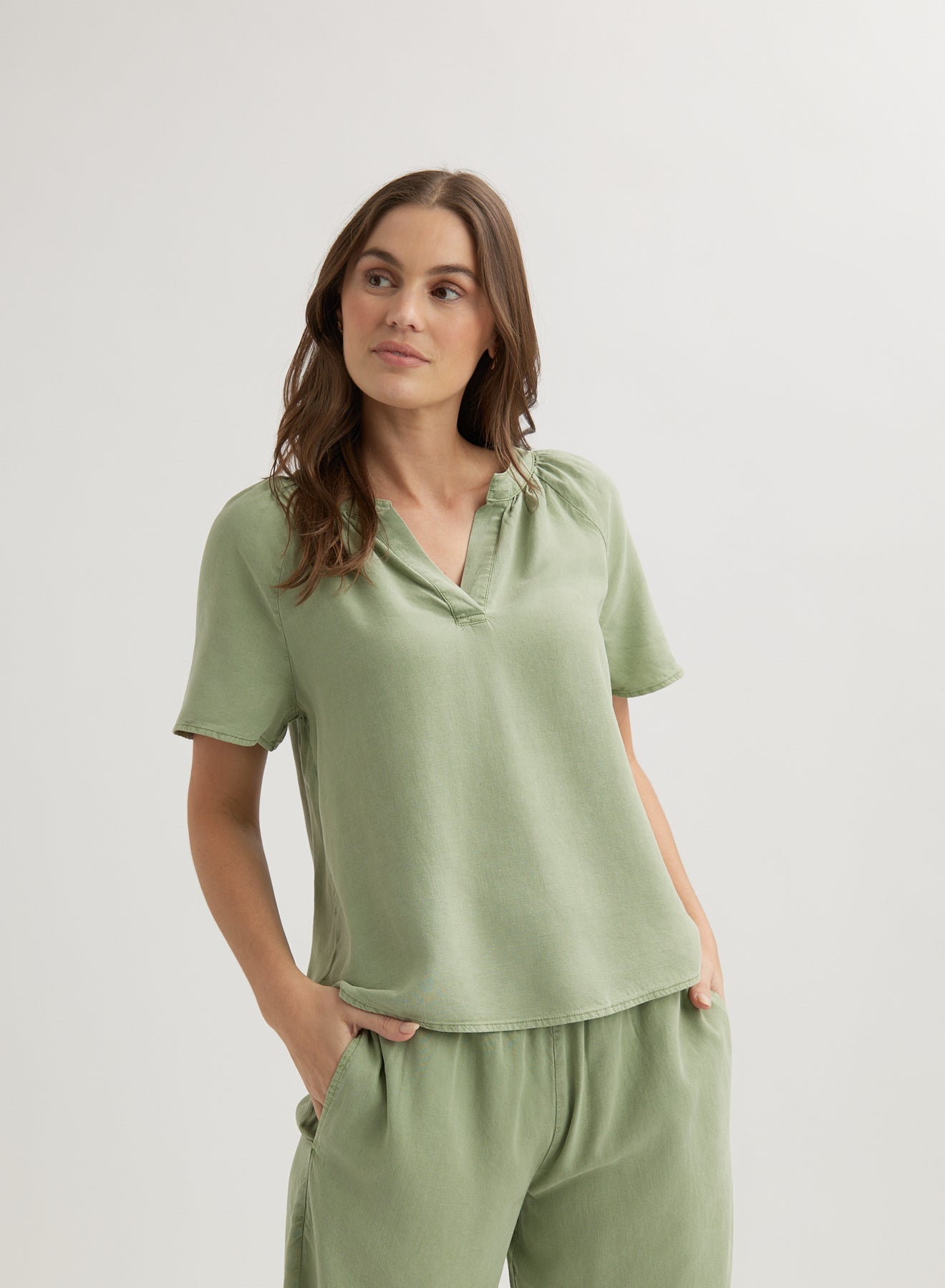 Bella DahlFlowy Short Sleeve Pullover - Olive GroveTops