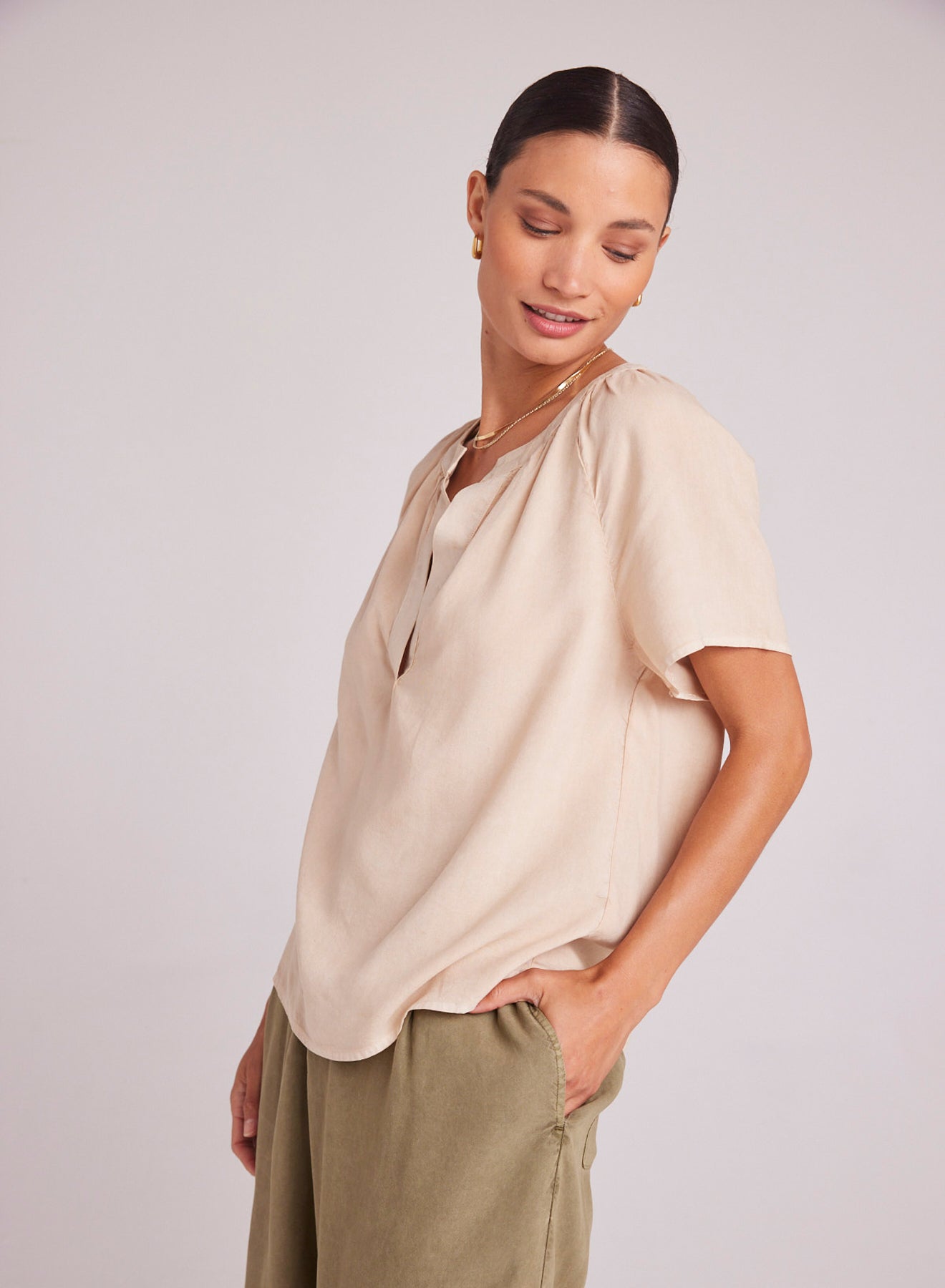 Bella DahlFlowy Short Sleeve Pullover - Summer KhakiTops