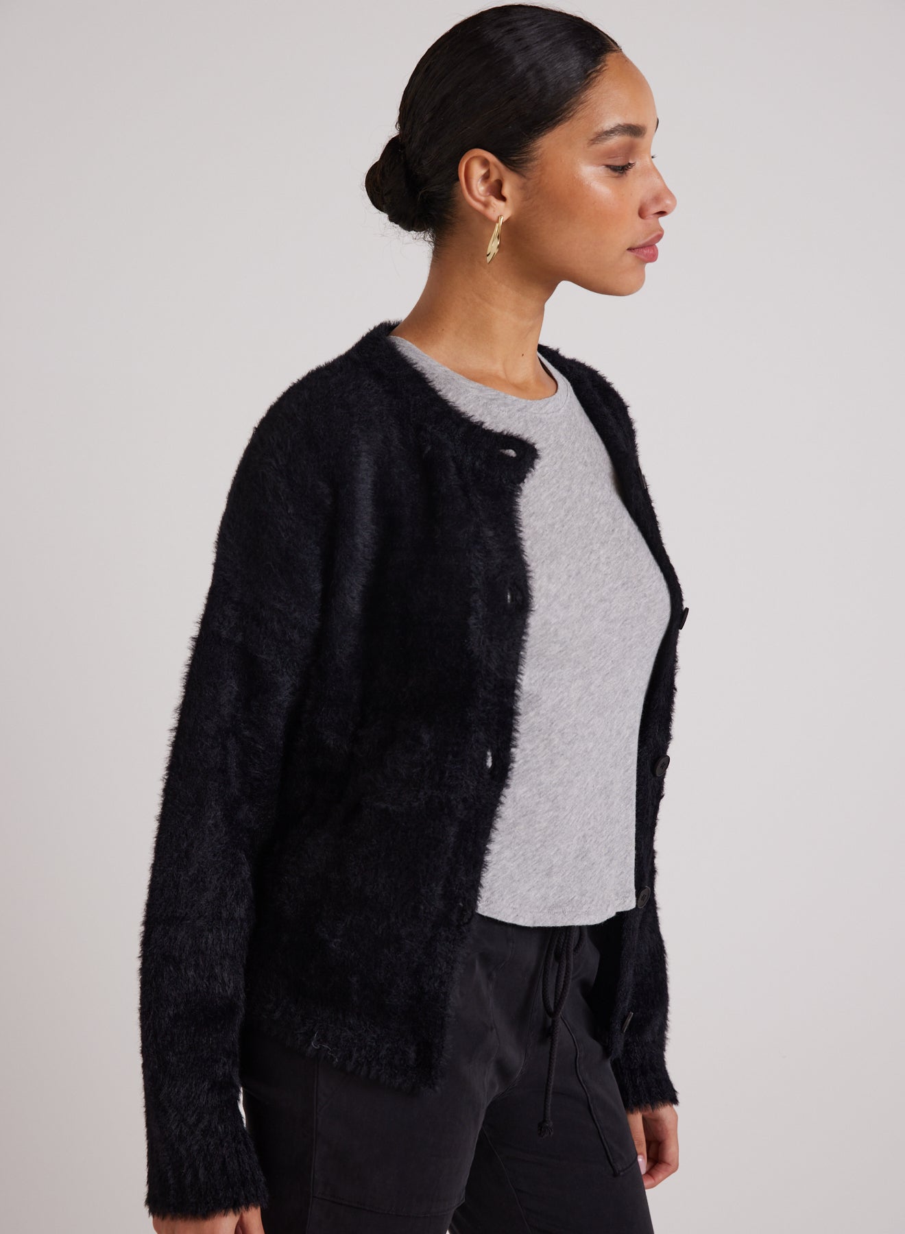 Bella DahlFuzzy Crew Neck Cardigan - BlackSweaters & Jackets