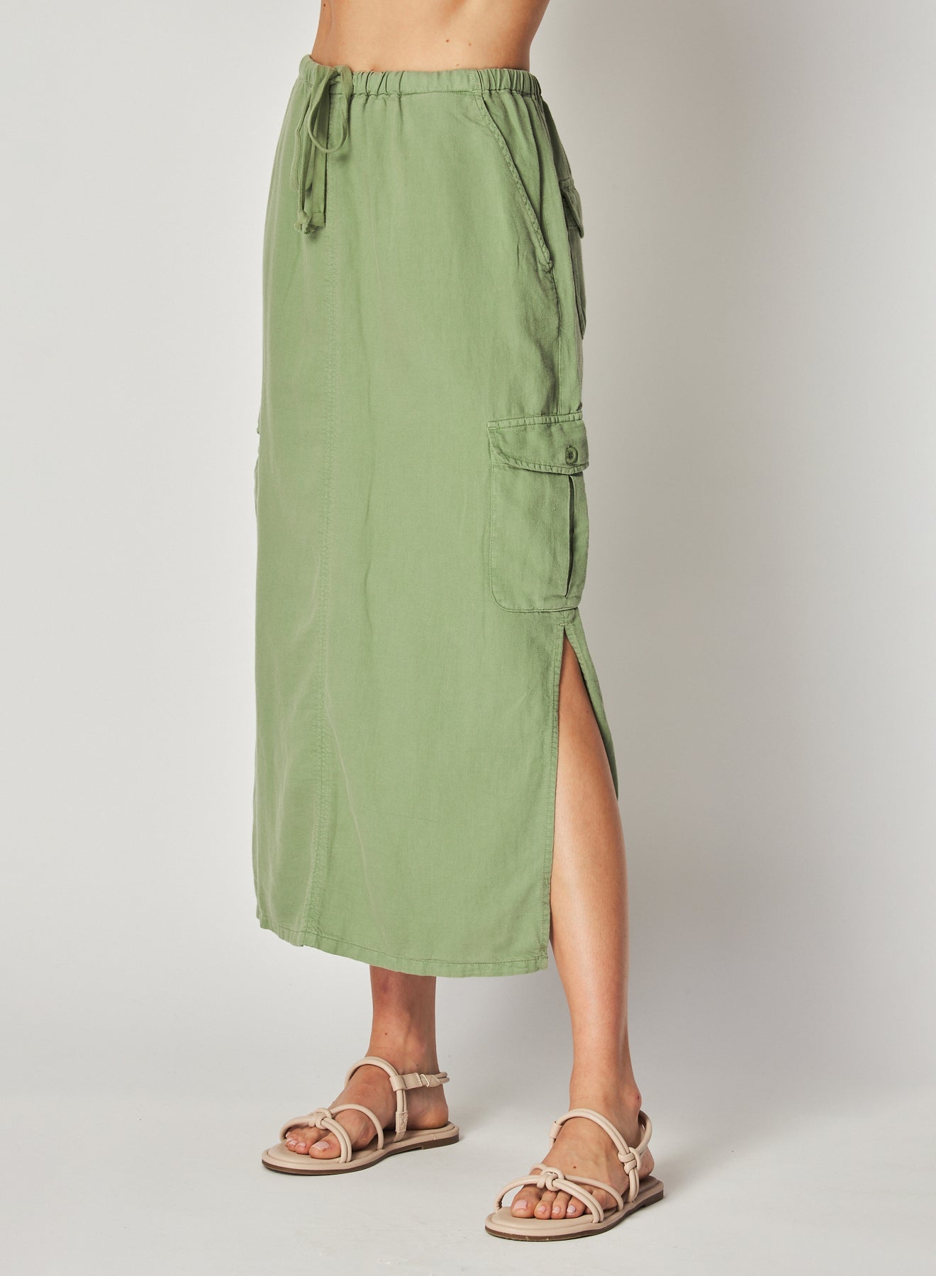 Bella DahlGoldie Bellow Pocket Cargo Skirt - Lush FoliageBottoms