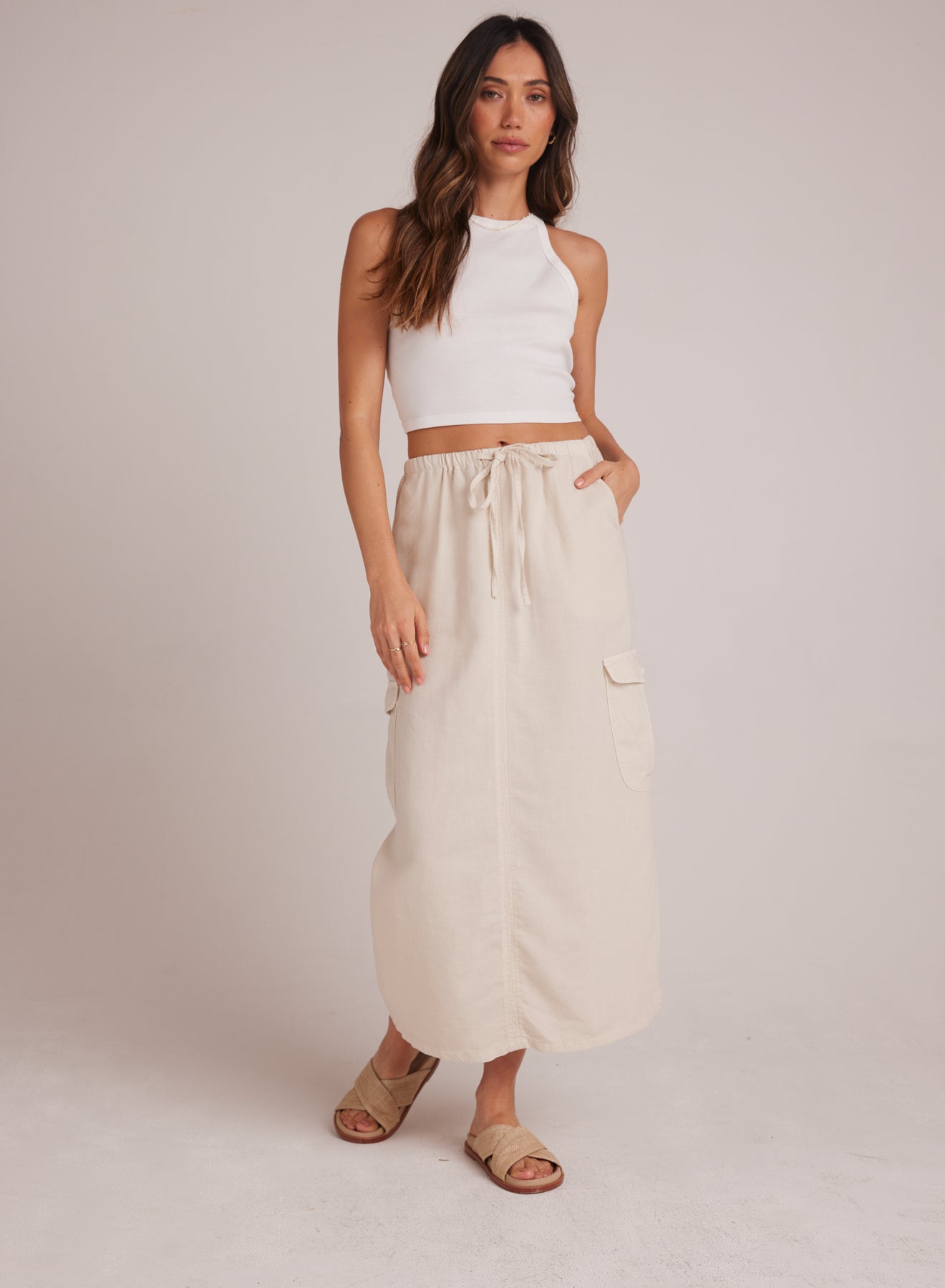 Bella DahlGoldie Bellow Pocket Cargo Skirt - Seashell SandBottoms