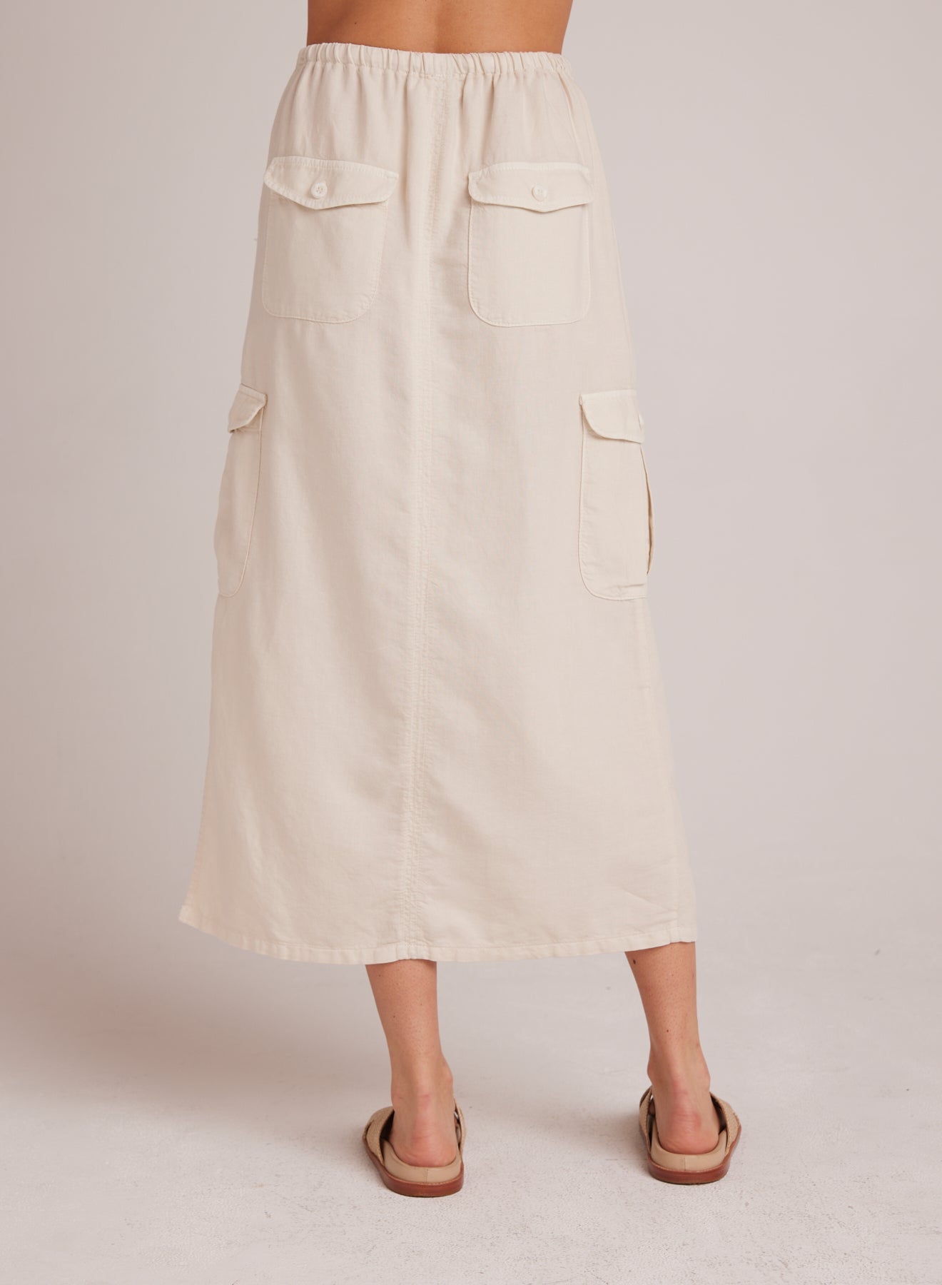 Bella DahlGoldie Bellow Pocket Cargo Skirt - Seashell SandBottoms