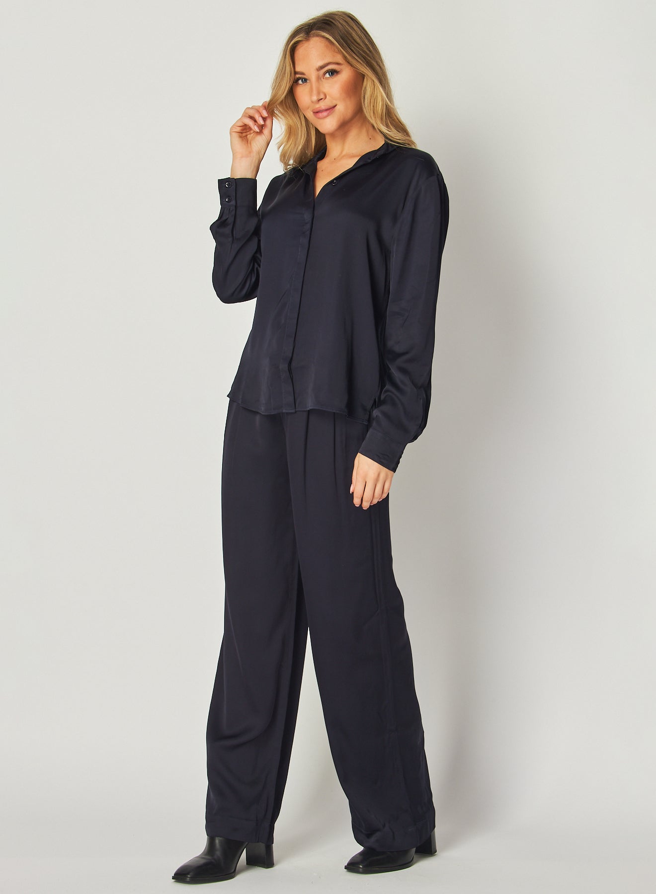 Bella DahlHigh Low Hem Shirt - Navy EclipseTops