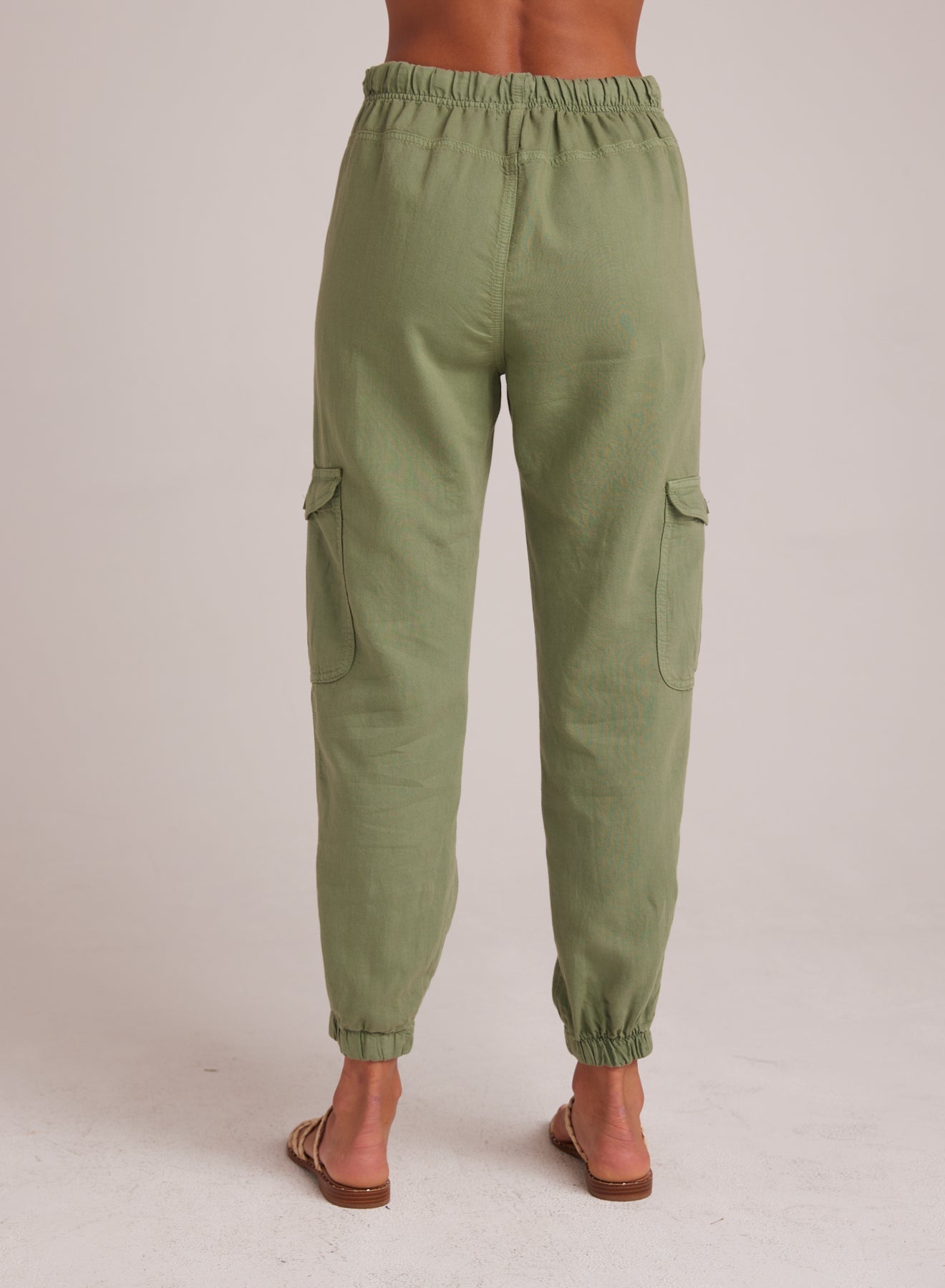 Bella DahlIsla Pleated Jogger - Lush FoliageBottoms