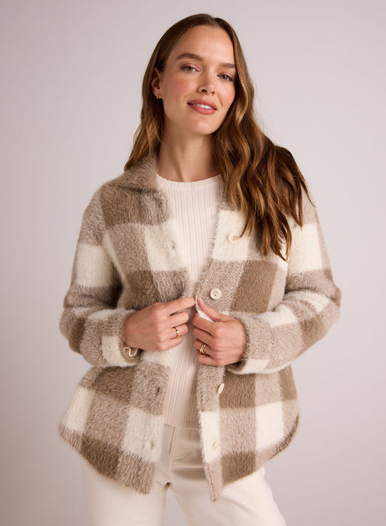 Bella DahlKnitted Fuzzy Shacket - Ivory & FawnCoats & Jackets