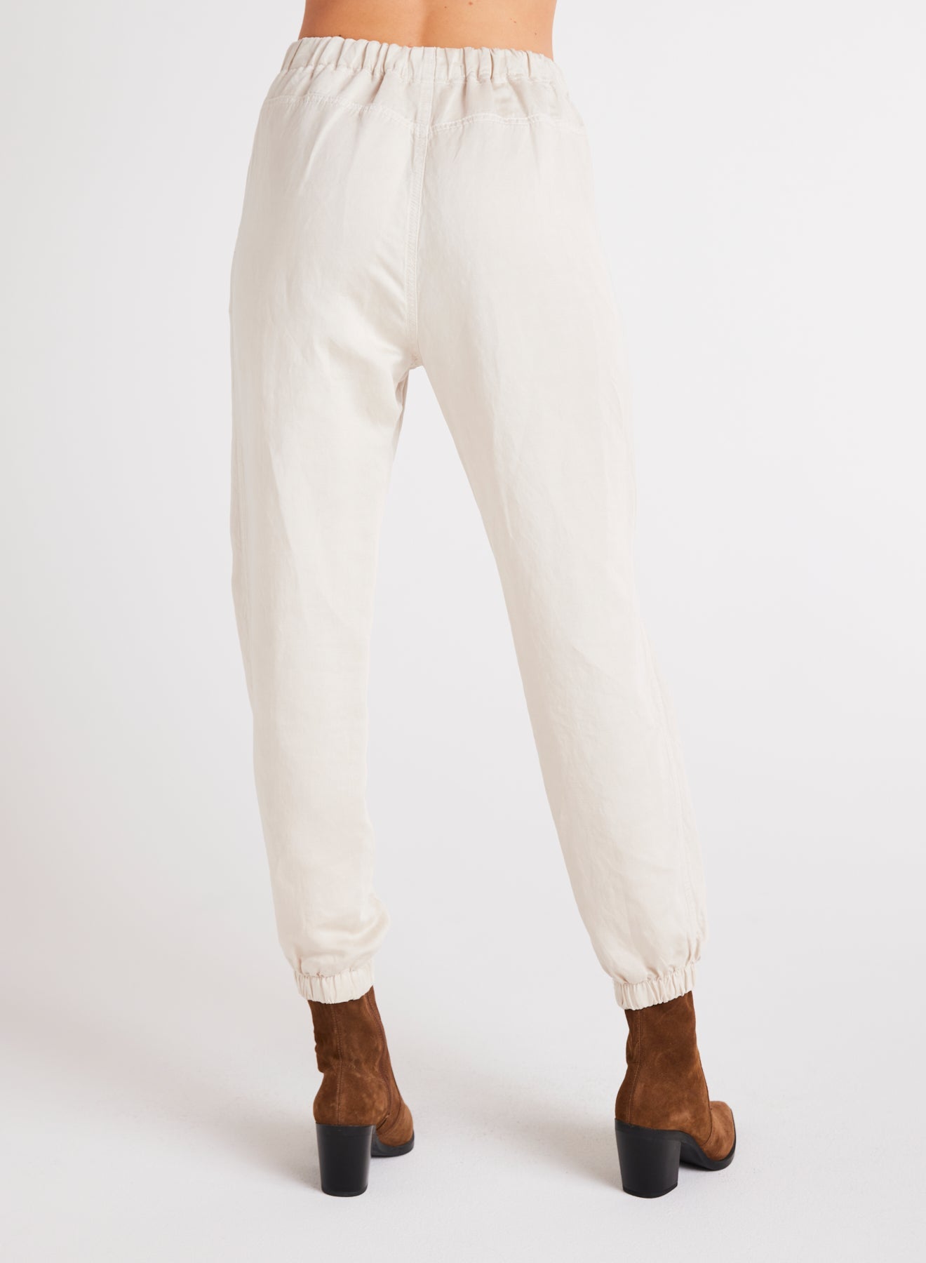 Bella DahlLuna Pleat Front Jogger - Soft PearlBottoms