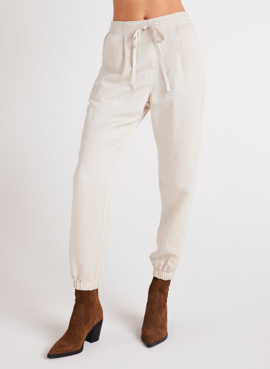 Bella DahlLuna Pleat Front Jogger - Soft PearlBottoms