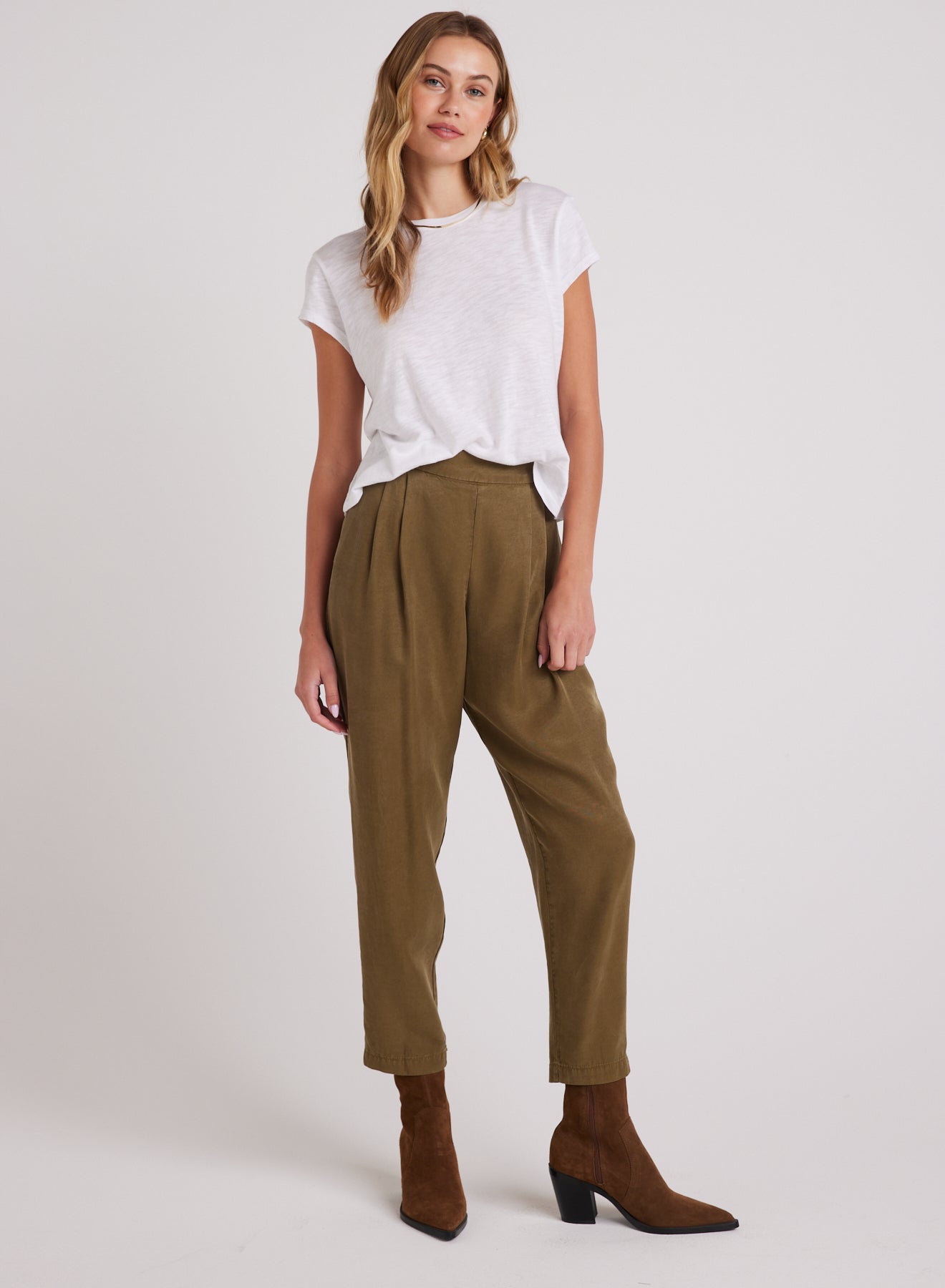 Bella DahlNico Clean Waist Slouchy Trouser - Basil GreenBottoms