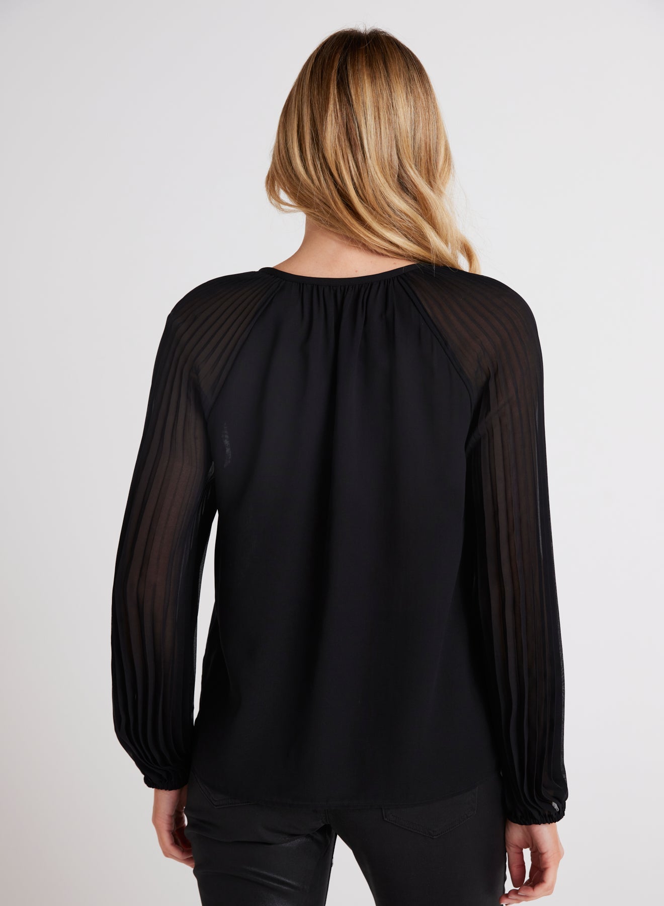 Bella DahlPleated Sleeve Raglan Pullover - BlackTops