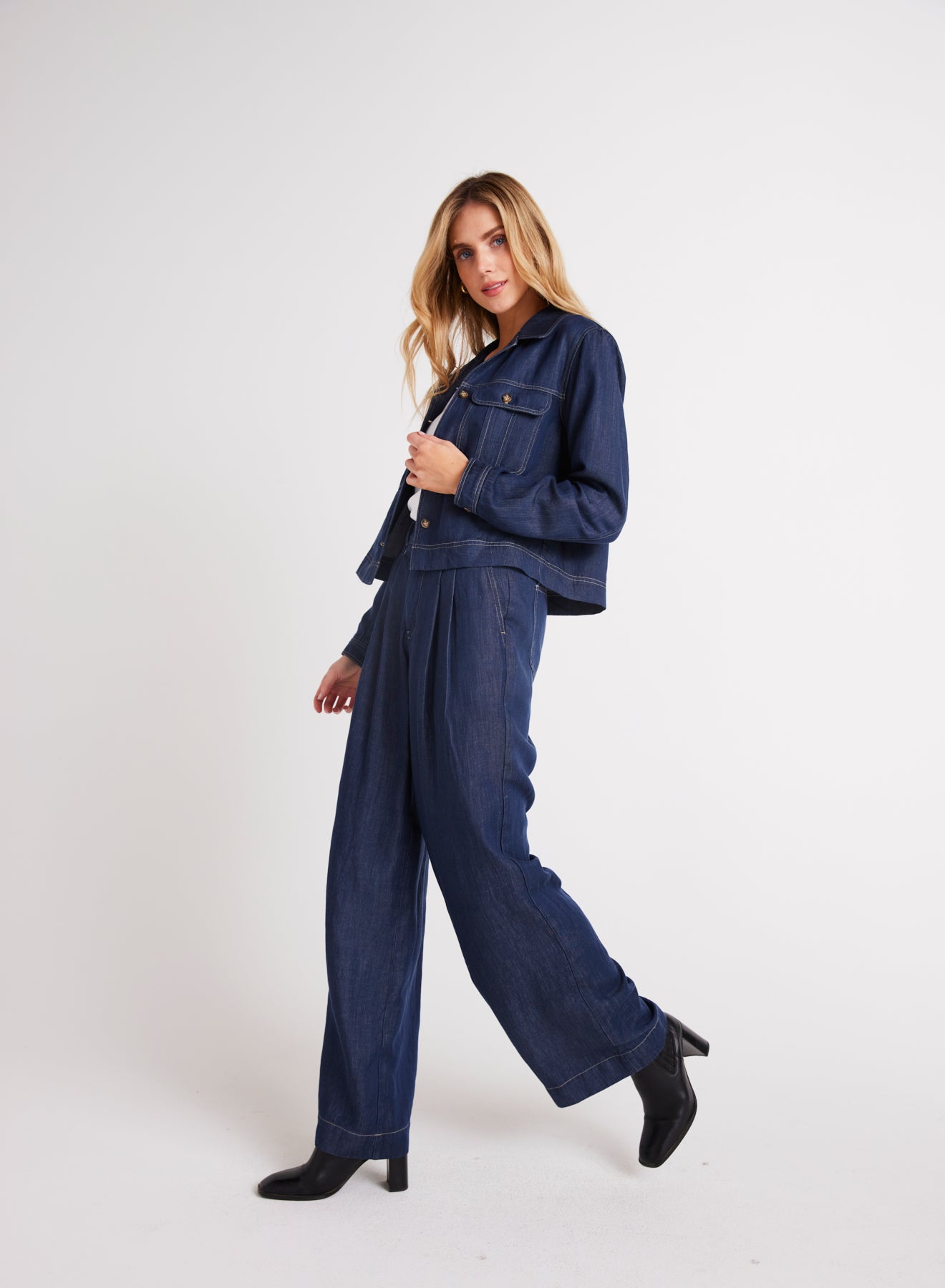 Bella DahlPleated Wide Leg Pant - Dark DenimBottoms