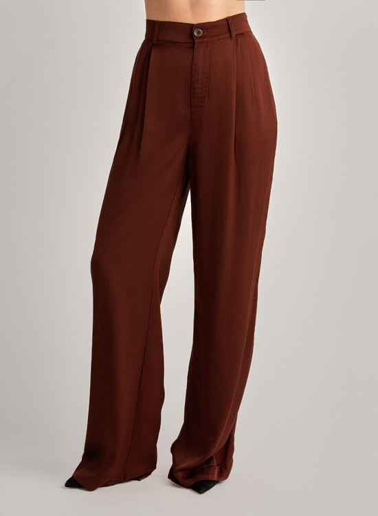 Bella DahlPleated Wide Leg Trouser - Brandy WineBottoms