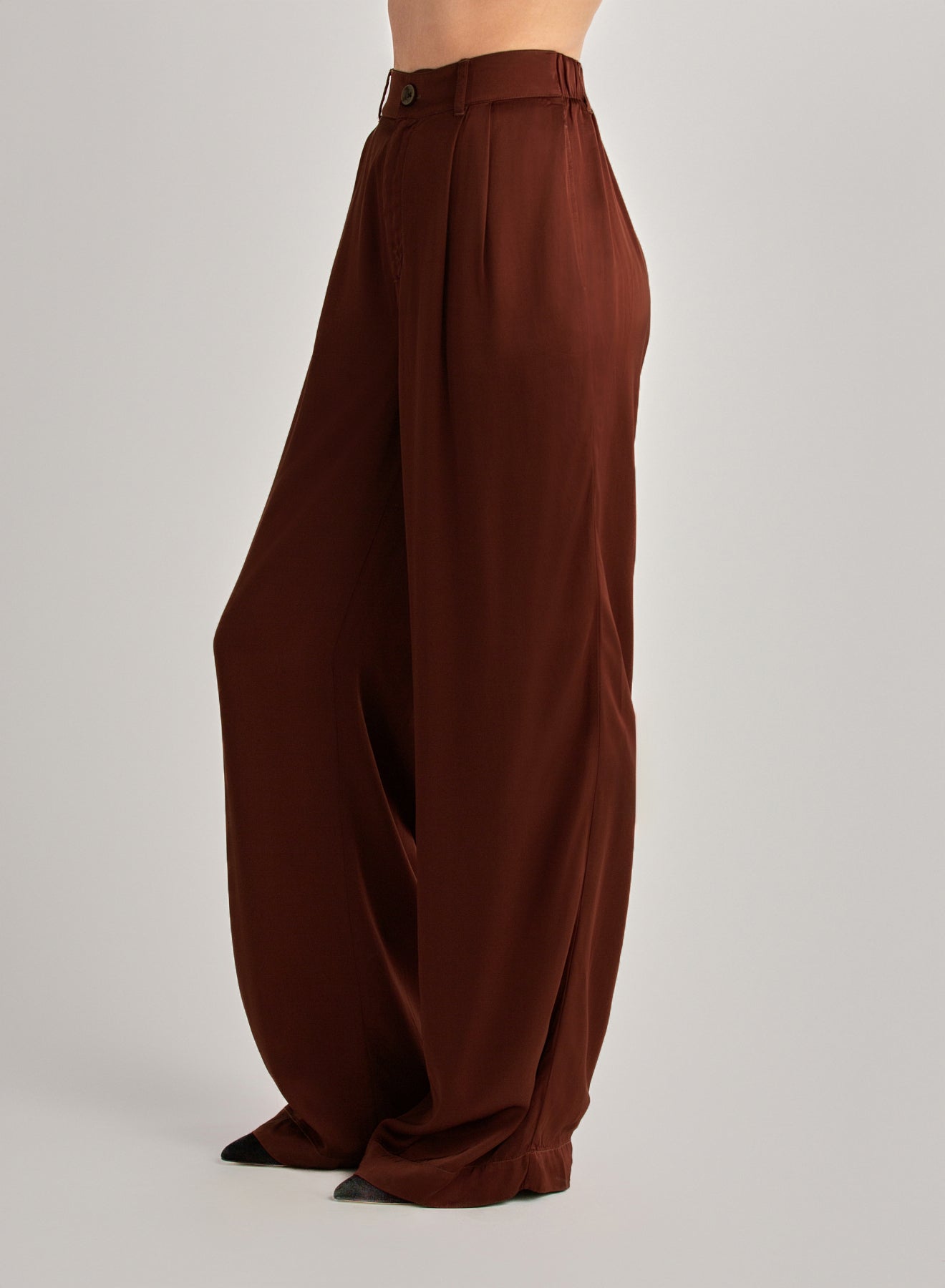 Bella DahlPleated Wide Leg Trouser - Brandy WineBottoms