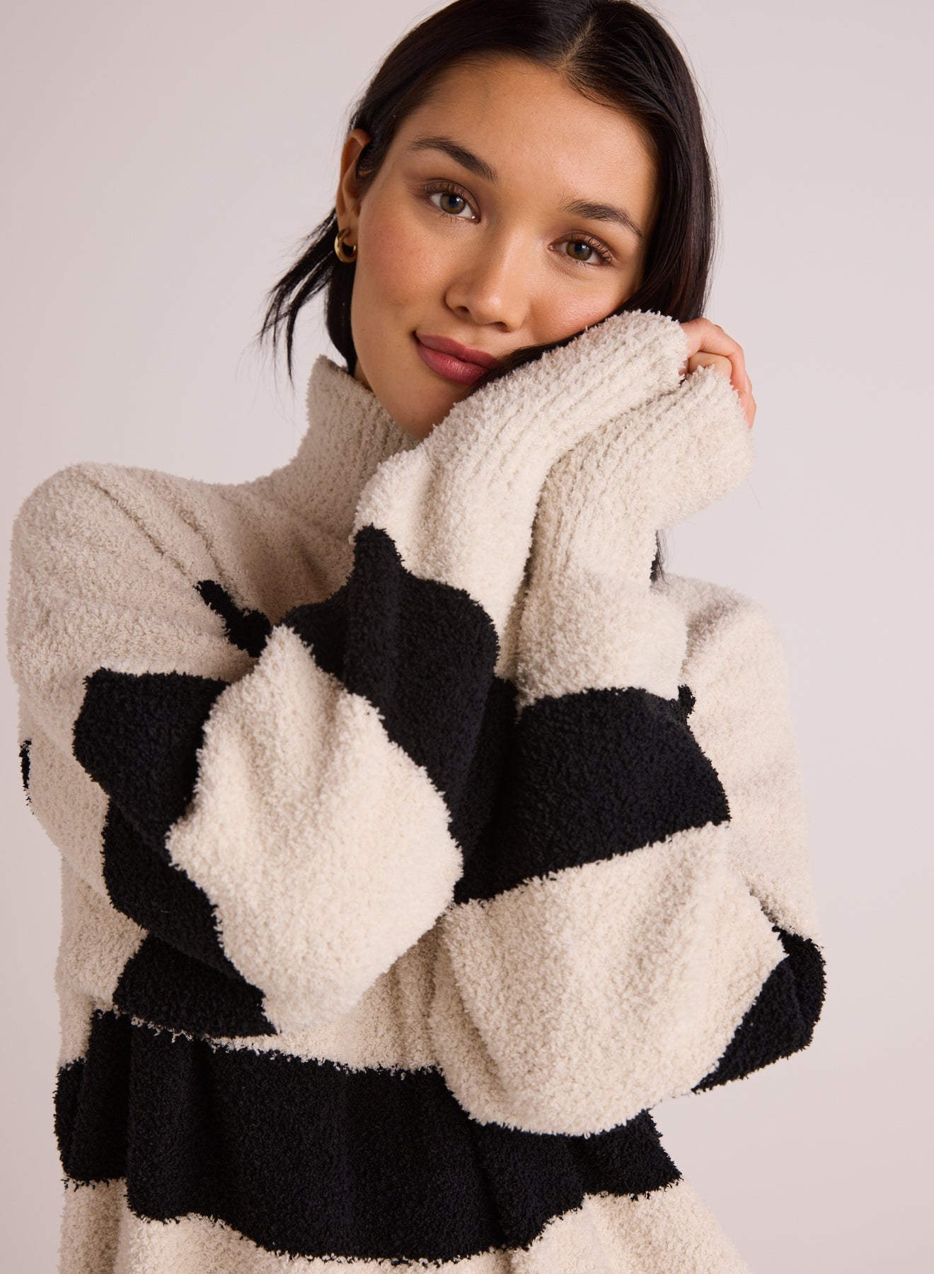 Bella DahlPlush Striped Turtleneck Sweater - Bone & BlackSweaters & Jackets