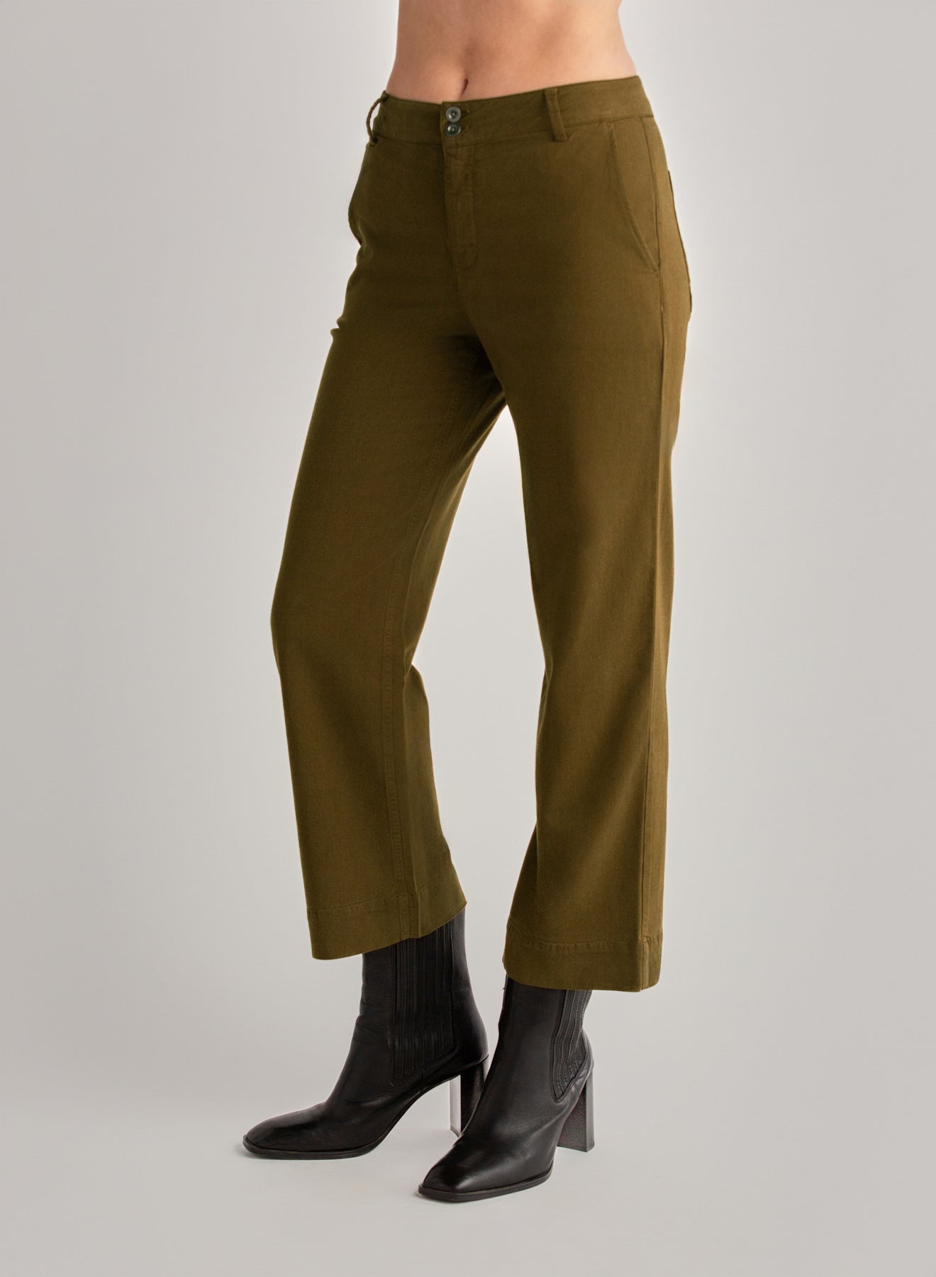 Bella DahlSaige Wide Leg Crop - Olive SpiceBottoms