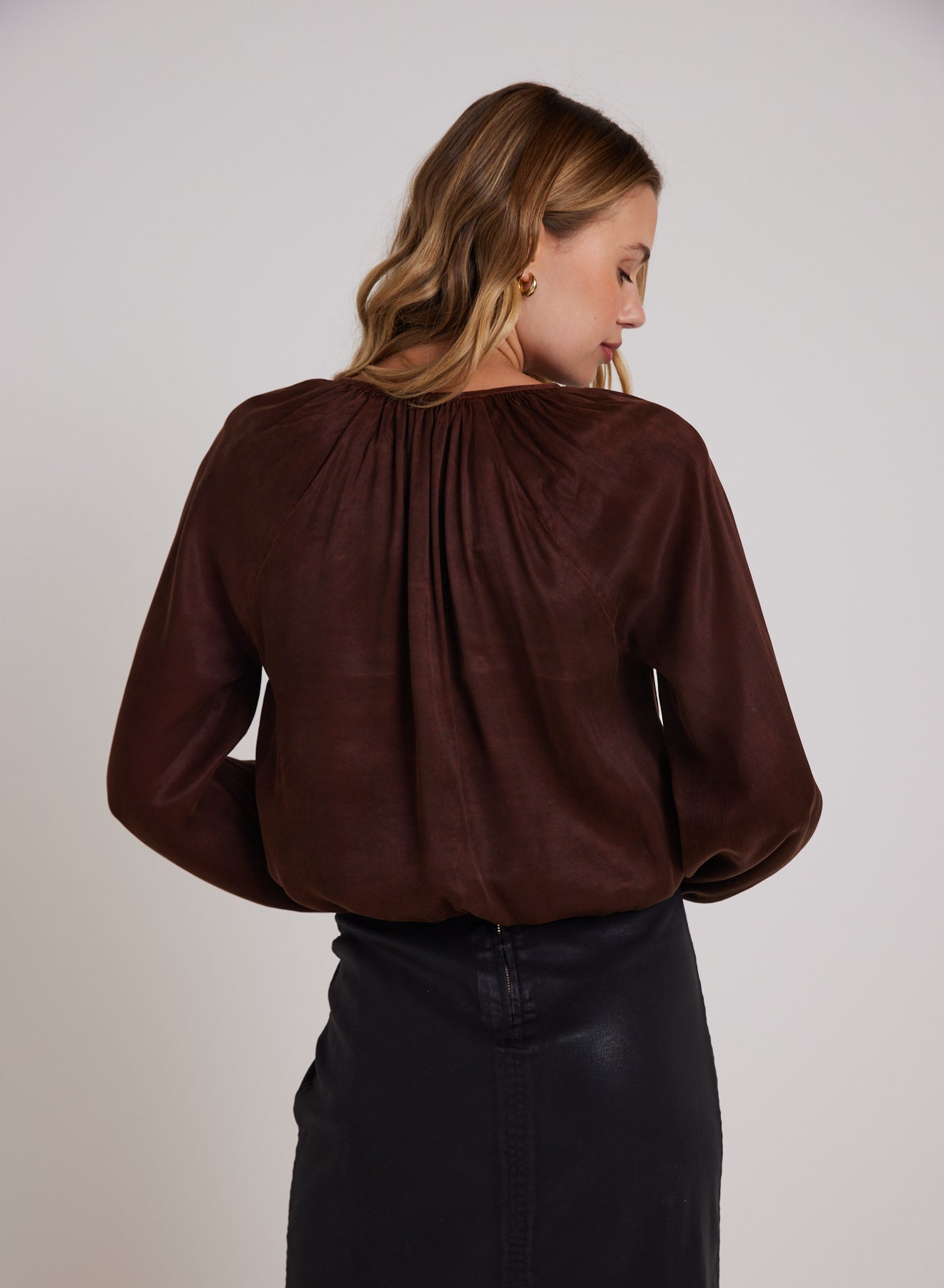 Bella DahlShirred Button Front Blouse - Mahogany BrownTops