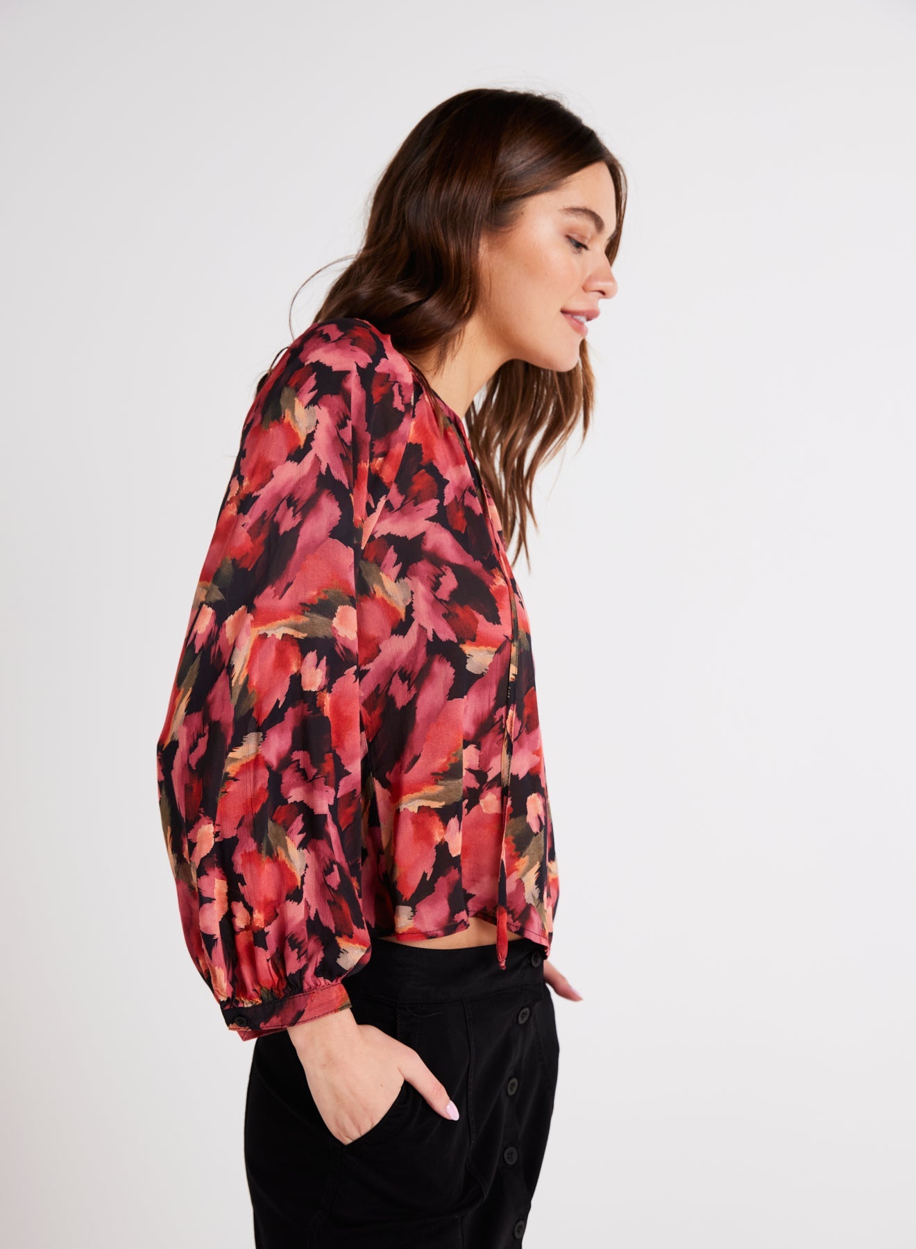 Bella DahlShirred Raglan Tie Front Blouse - Autumn Bloom PrintTops