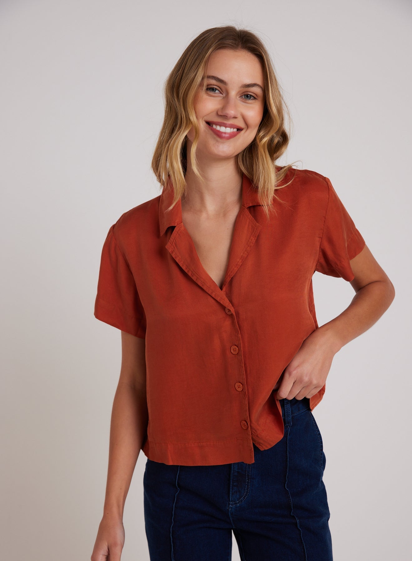 Bella DahlShort Sleeve Flowy Button Down - Amber RustTops