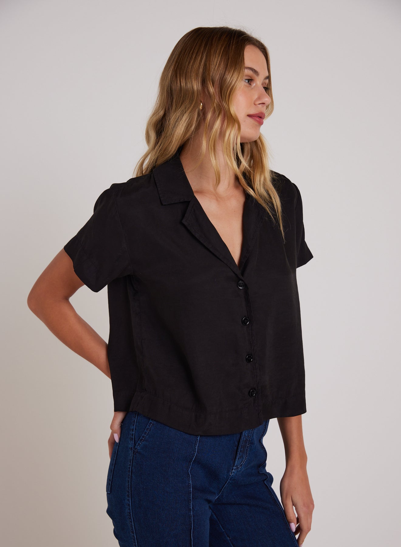 Bella DahlShort Sleeve Flowy Button Down - BlackTops