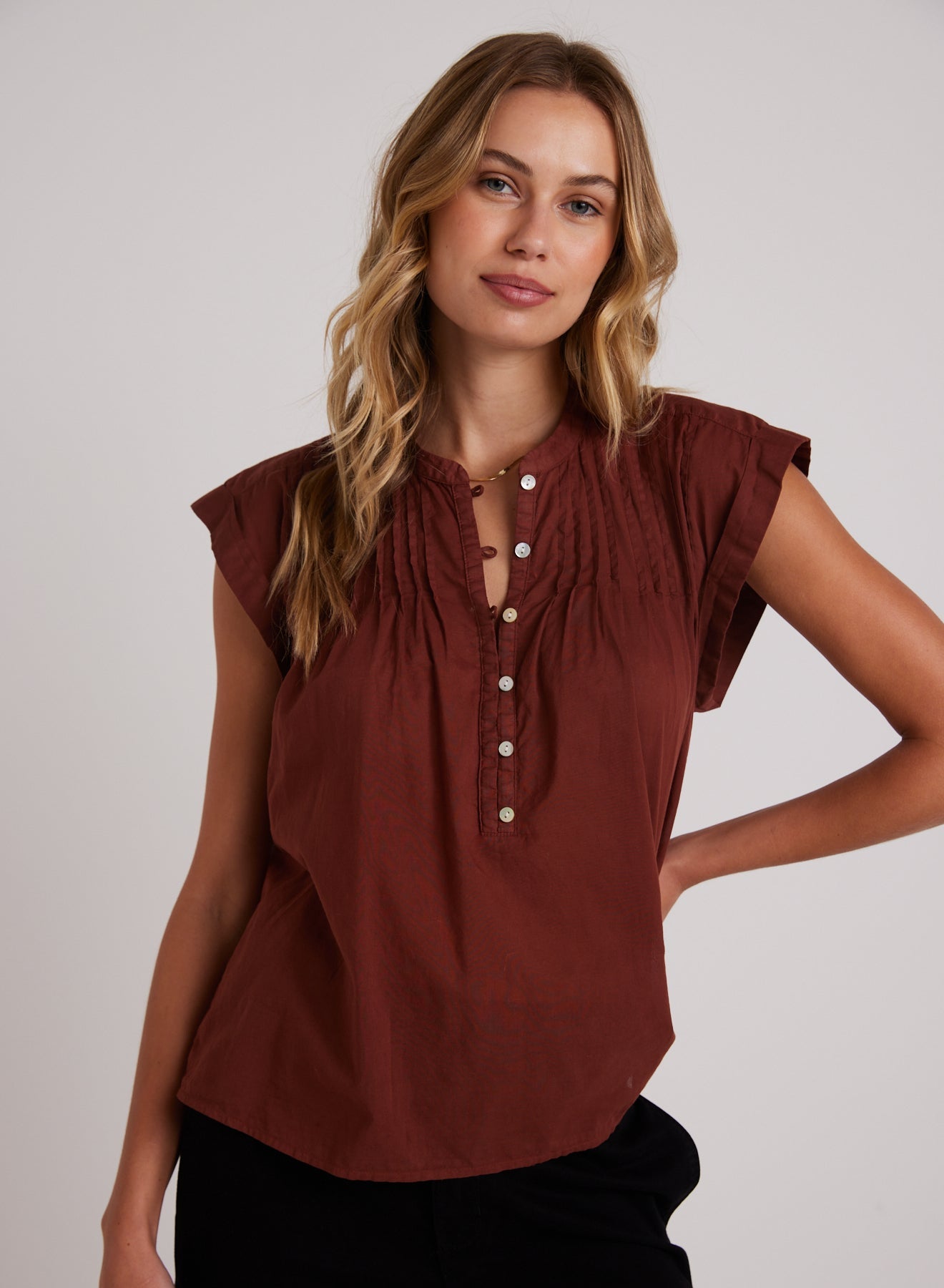 Bella DahlShort Sleeve Pintuck Pullover - Cherry MahoganyTops