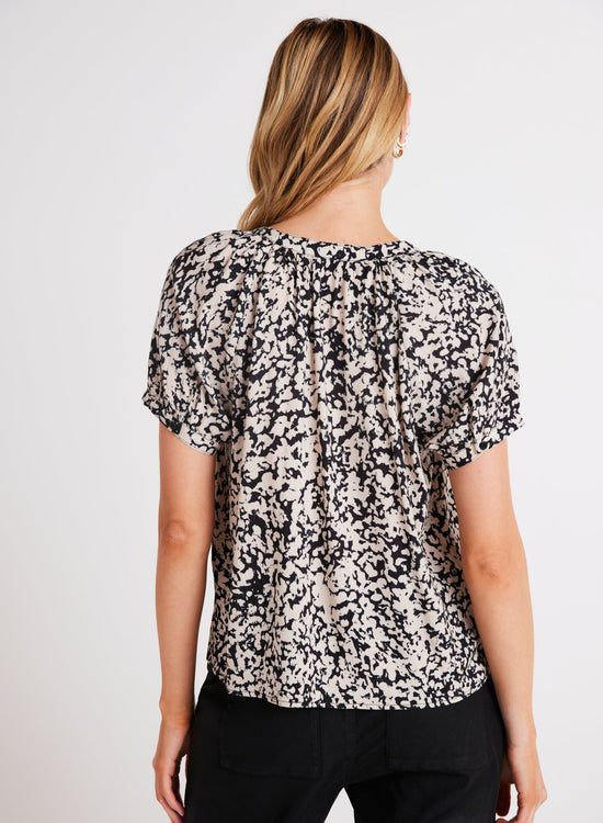 Bella DahlShort Sleeve Raglan Pullover - Abstract Bloom PrintTops