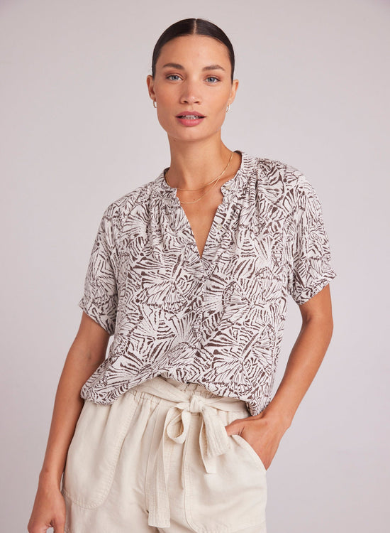 Bella DahlShort Sleeve Shirred Raglan Shirt - Papillon PrintTops