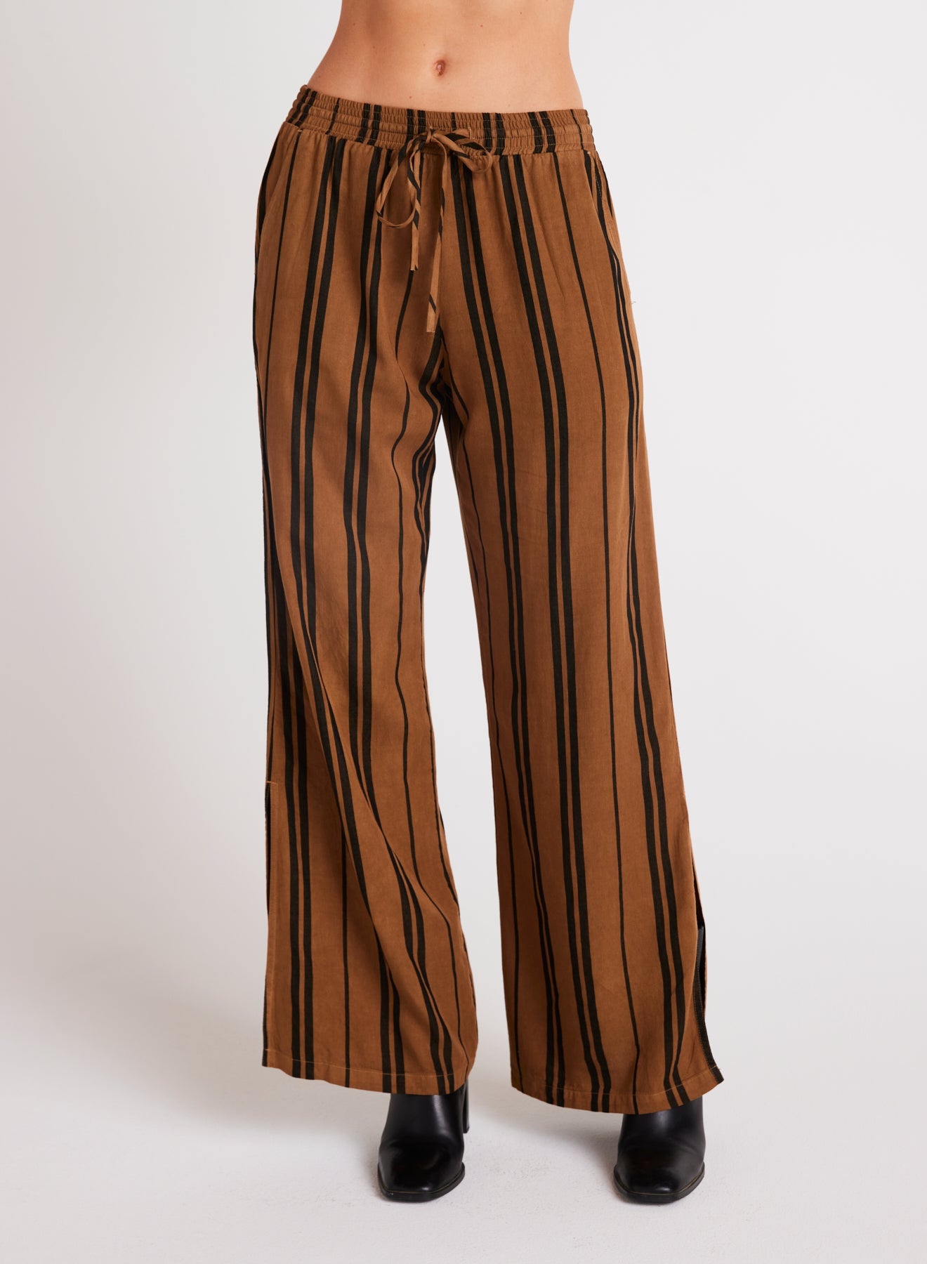 Bella DahlSide Slit Wide Leg Pant - Gilded BrownBottoms