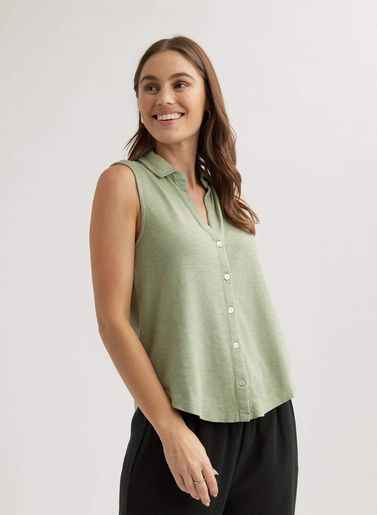 Bella DahlSleeveless Button Front Top - Olive GroveTops