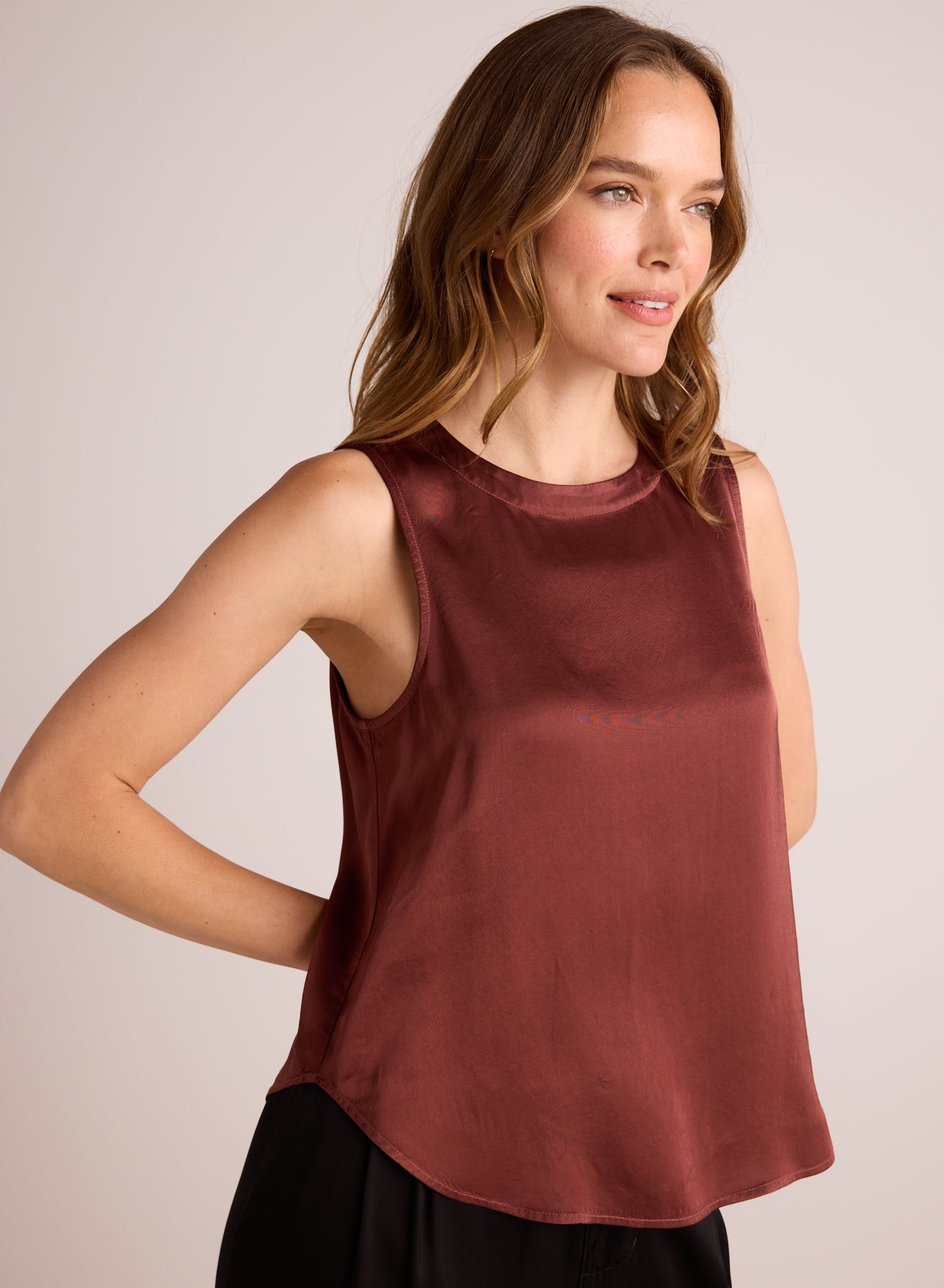 Bella DahlSleeveless Crew Neck Top - Brandy WineTops