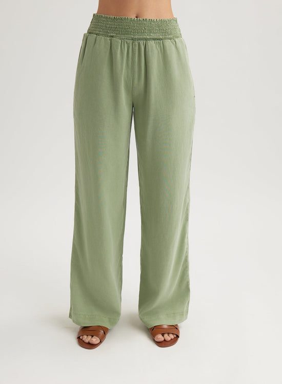 Bella DahlSmocked Waist Wide Leg Pant - Olive GroveBottoms