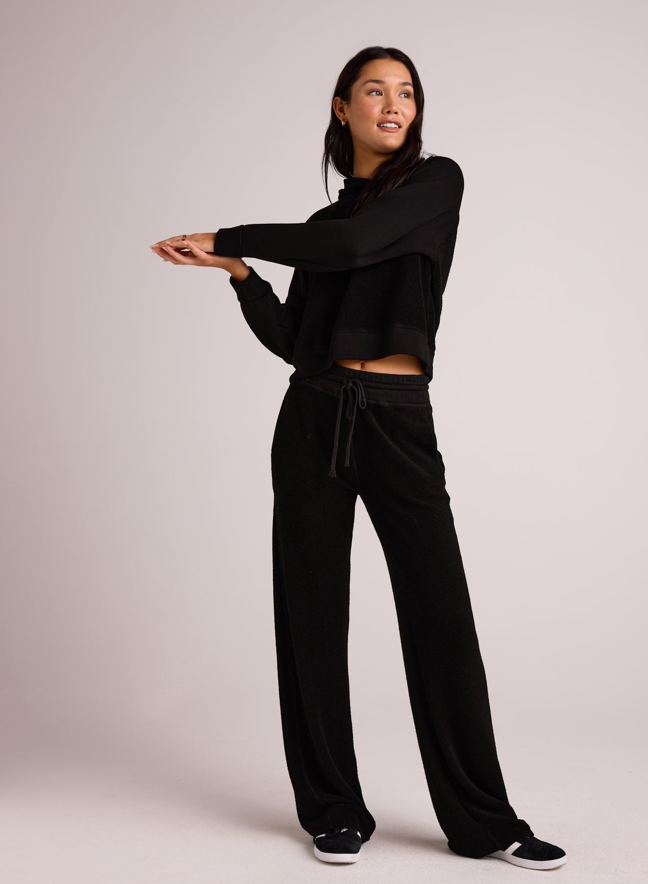 Bella DahlWide Leg Sweatpant - BlackBottoms