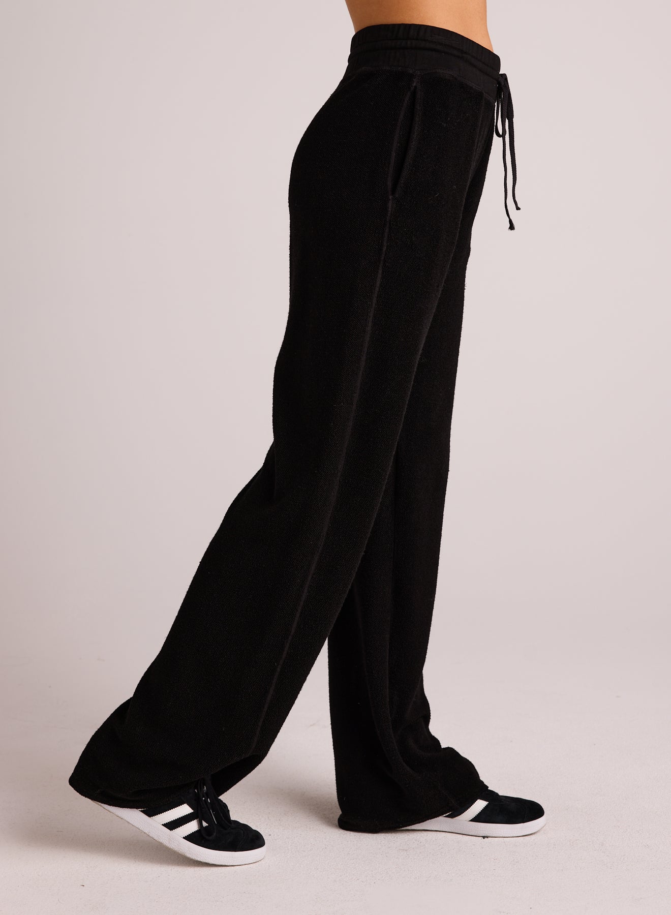 Bella DahlWide Leg Sweatpant - BlackBottoms