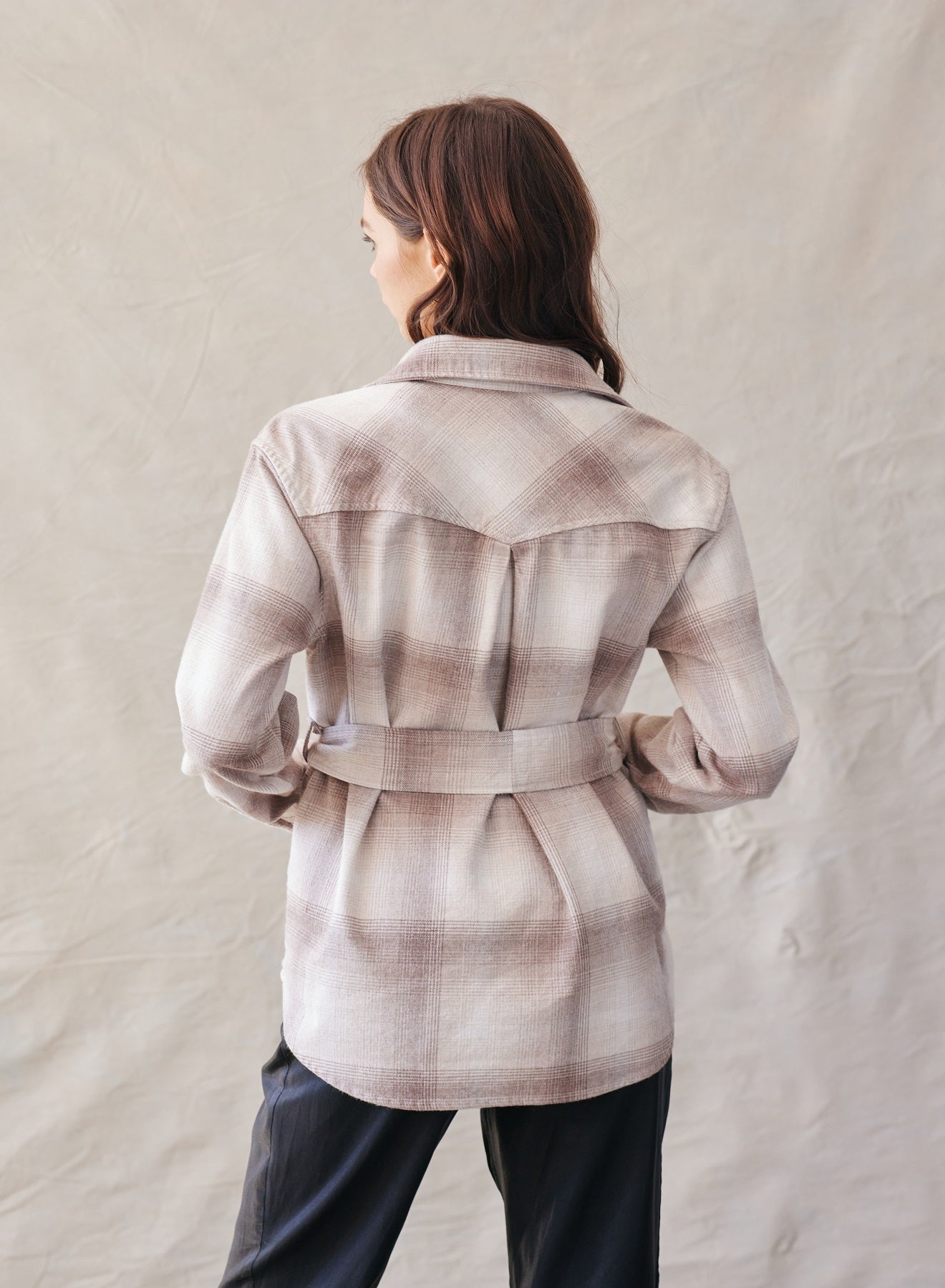 Bella DahlFlap Pocket Belted Jacket - Heather Oat PlaidSweaters & Jackets