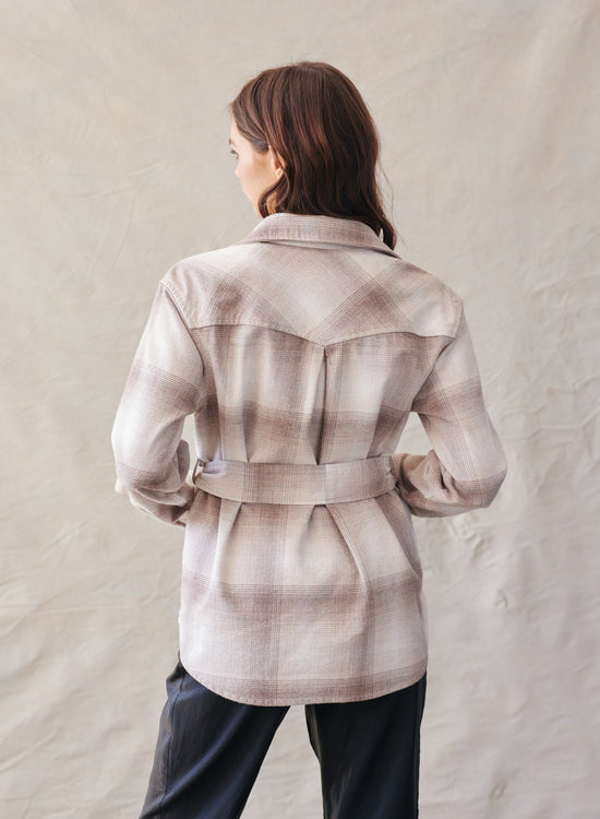 Bella DahlFlap Pocket Belted Jacket - Heather Oat PlaidSweaters & Jackets