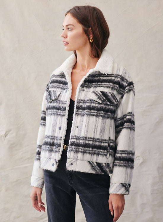 Bella DahlSherpa Lined Trucker Jacket - White + Black PlaidSweaters & Jackets