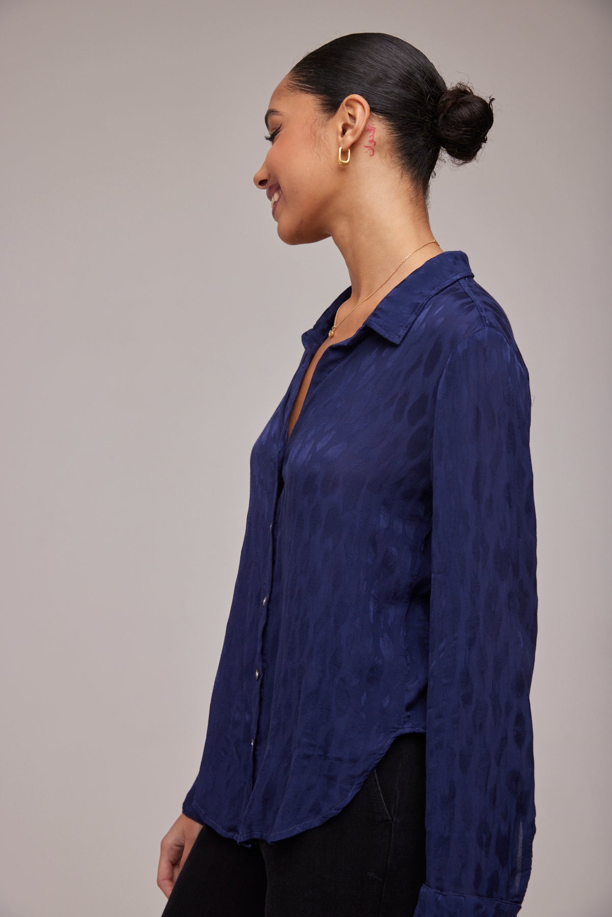 Bella DahlFlowy Button Down - Twilight NavyTops