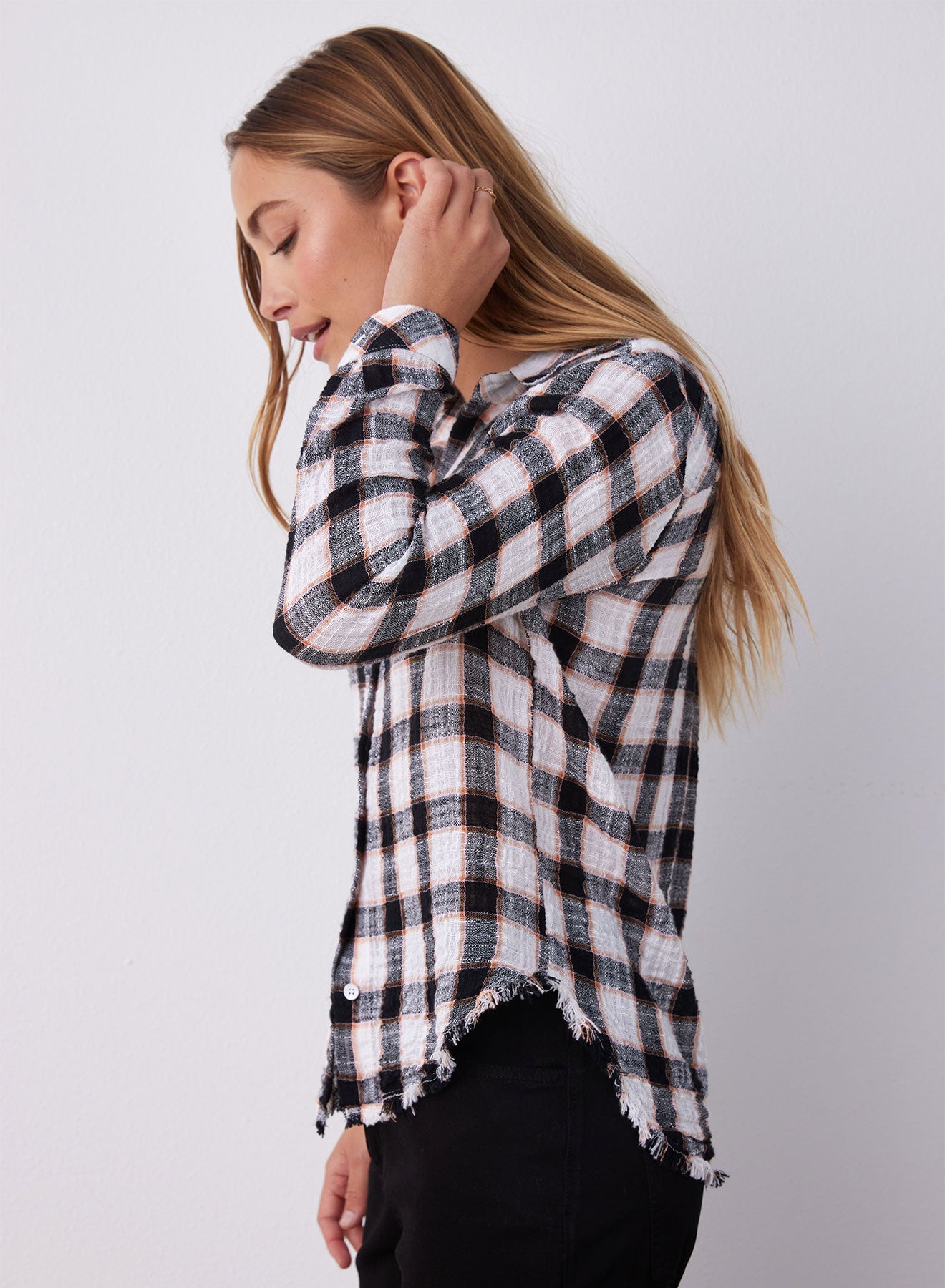 Bella DahlFrayed Hem Button Down - Black & White CheckTops