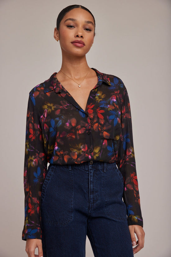 Bella DahlRounded Hem Button Down Shirt - Evening Garden PrintTops