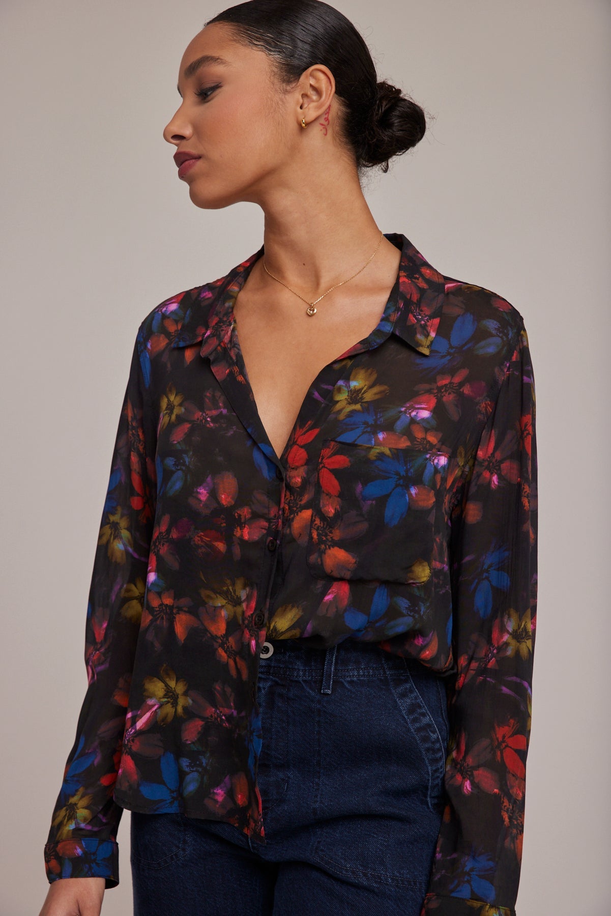 Bella DahlRounded Hem Button Down Shirt - Evening Garden PrintTops