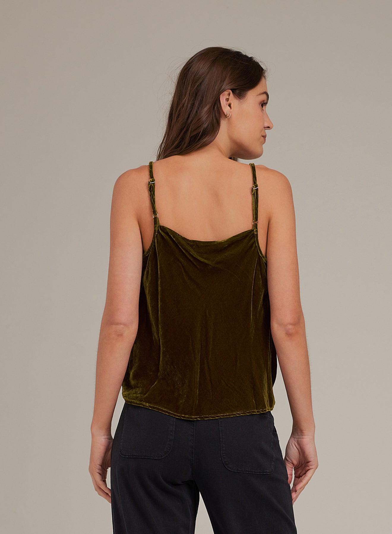 Bella DahlVelvet Cowl Neck Camisole - Olive GoldTops